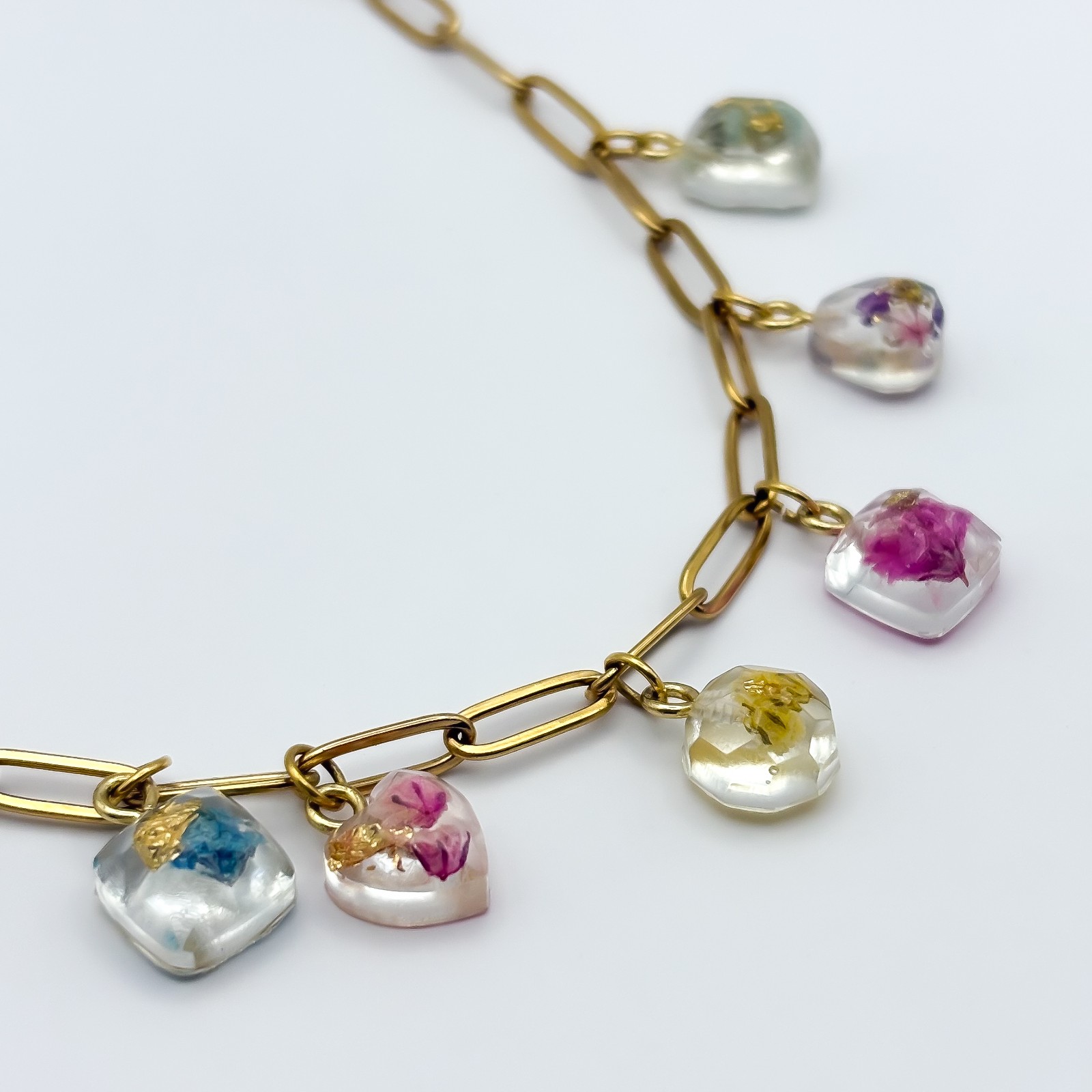 Kleurrijke Bedelketting met Bedels met Echte Bloemen uit Den Haag - 91386 Kleurrijke Bedelketting met Bedels met Echte Bloemen uit Den Haag (Jardin d'Été)