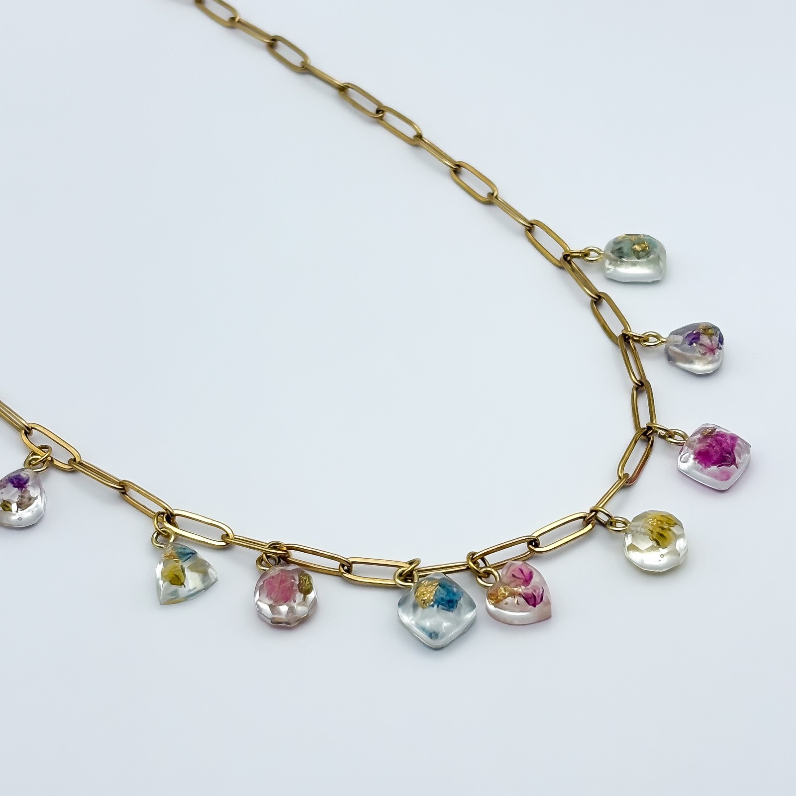 Kleurrijke Bedelketting met Bedels met Echte Bloemen uit Den Haag - 91387 Kleurrijke Bedelketting met Bedels met Echte Bloemen uit Den Haag (Jardin d'Été)