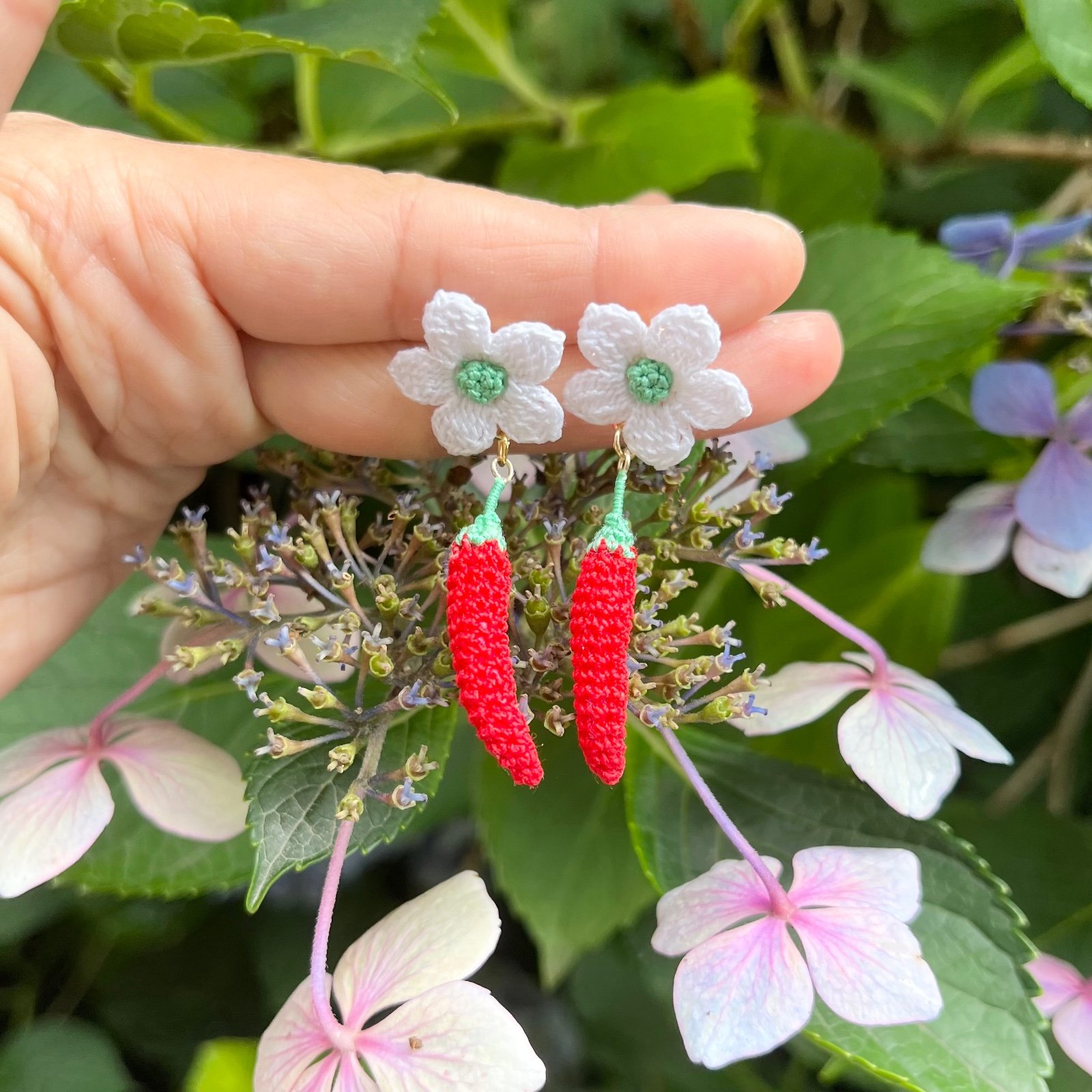 Micro Gehaakte Rode Chilipeper Oorbellen