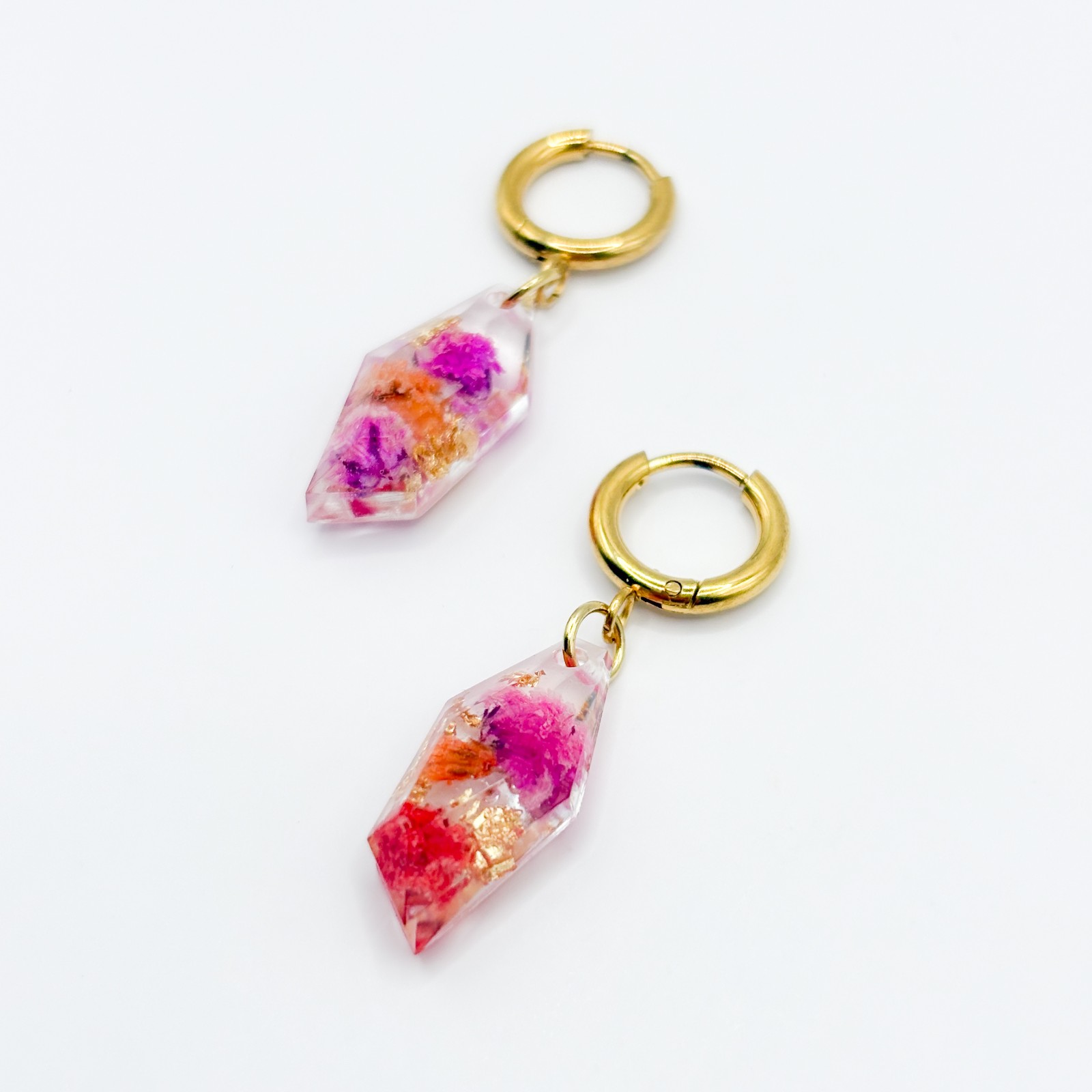 Oorbellen met Gefacetteerde Hangers en Echte Bloemen - 91145 Oorbellen met Gefacetteerde Hangers en Echte Bloemen