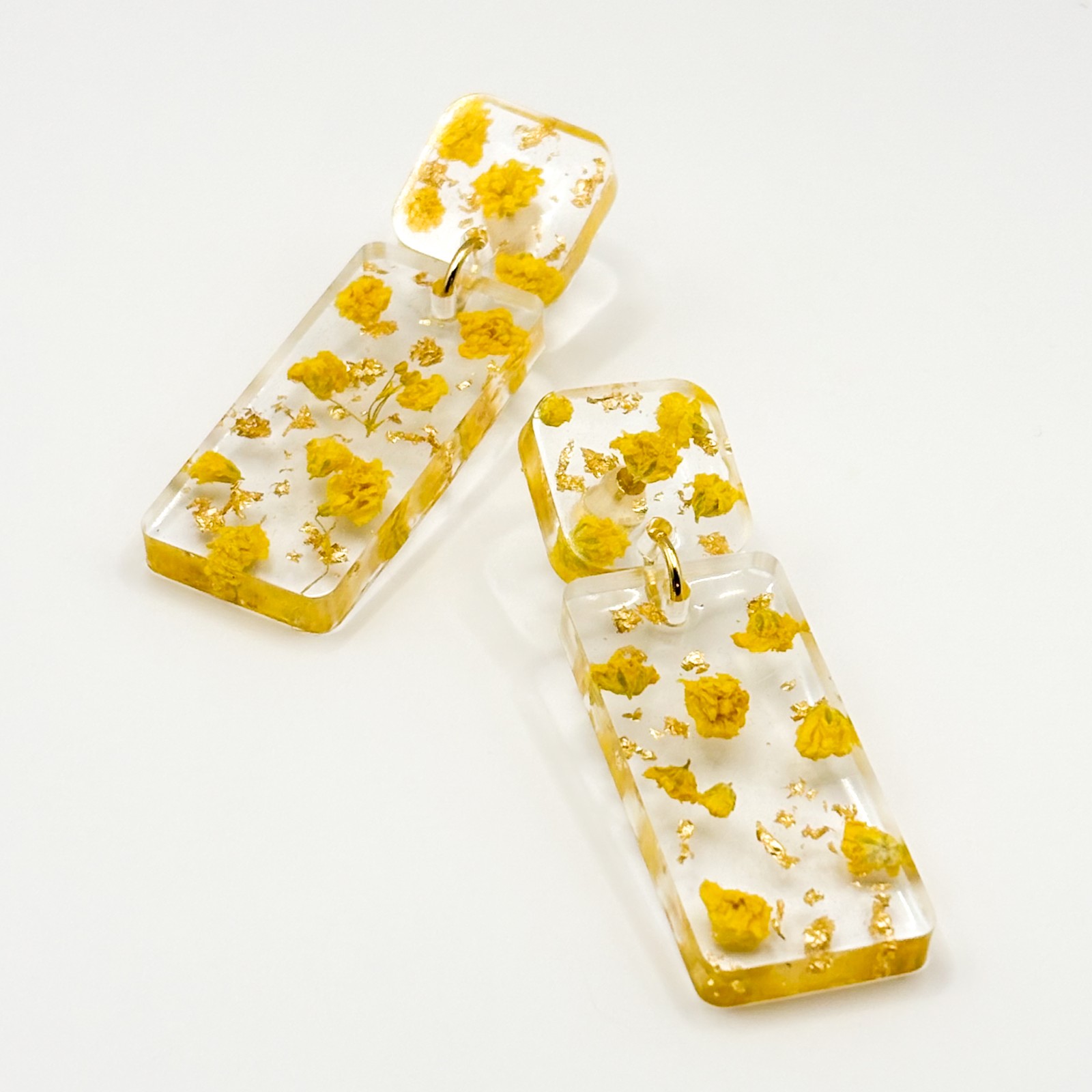 Rechthoekige Statement Oorbellen met Echte Bloemen uit Amsterdam (Limoncello Romance)