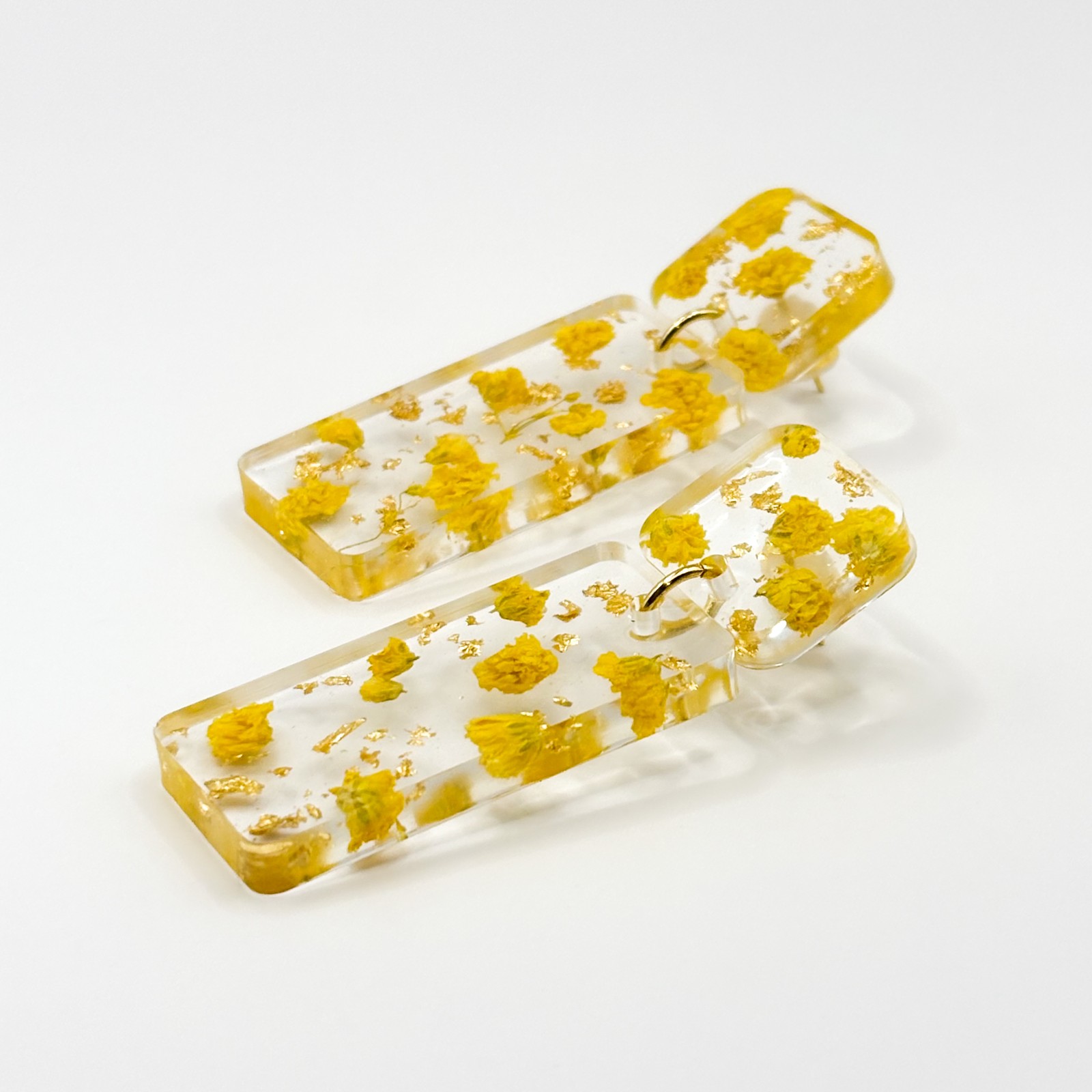 Rechthoekige Statement Oorbellen met Echte Bloemen uit Amsterdam (Limoncello Romance)