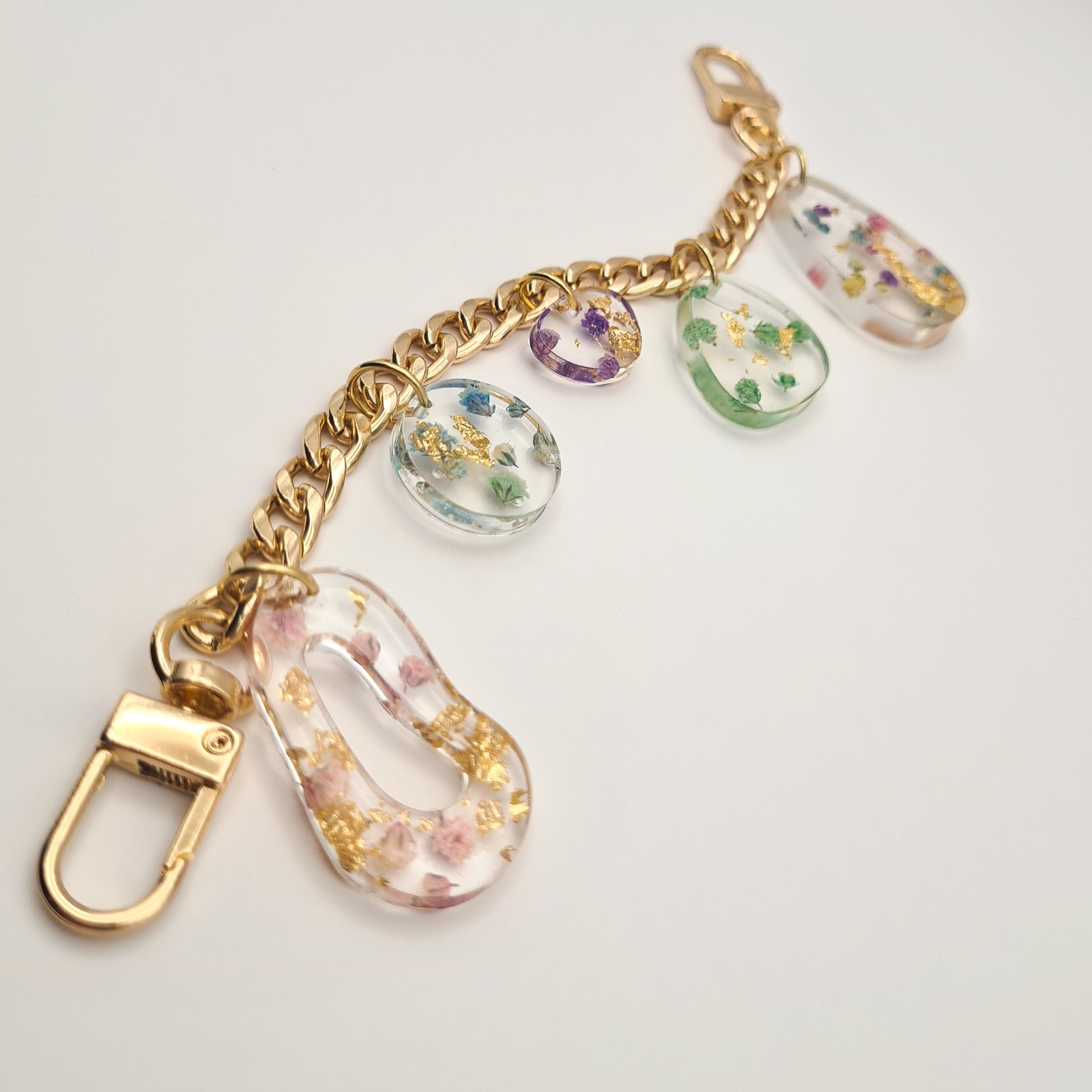 Tassenhanger (Bagchain) met Echte Bloemen uit Den Haag - 91349 Tassenhanger (Bagchain) met Echte Bloemen uit Den Haag (Jardin d'Été)