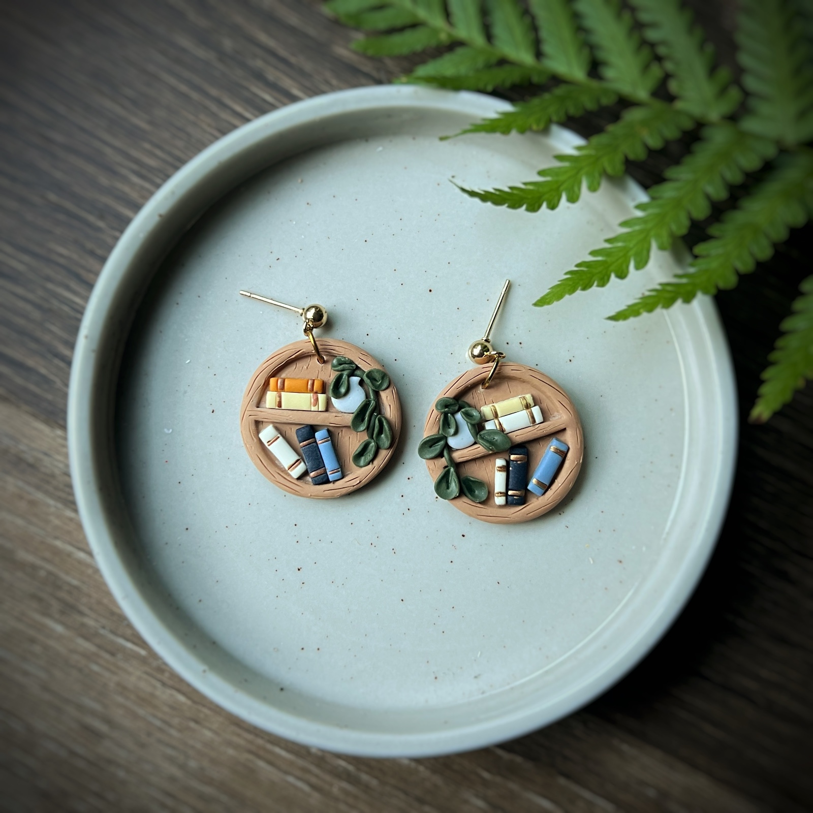 Boekenkastjes oorbellen met plantje - 96839 Boekenkastjes oorbellen met plantje