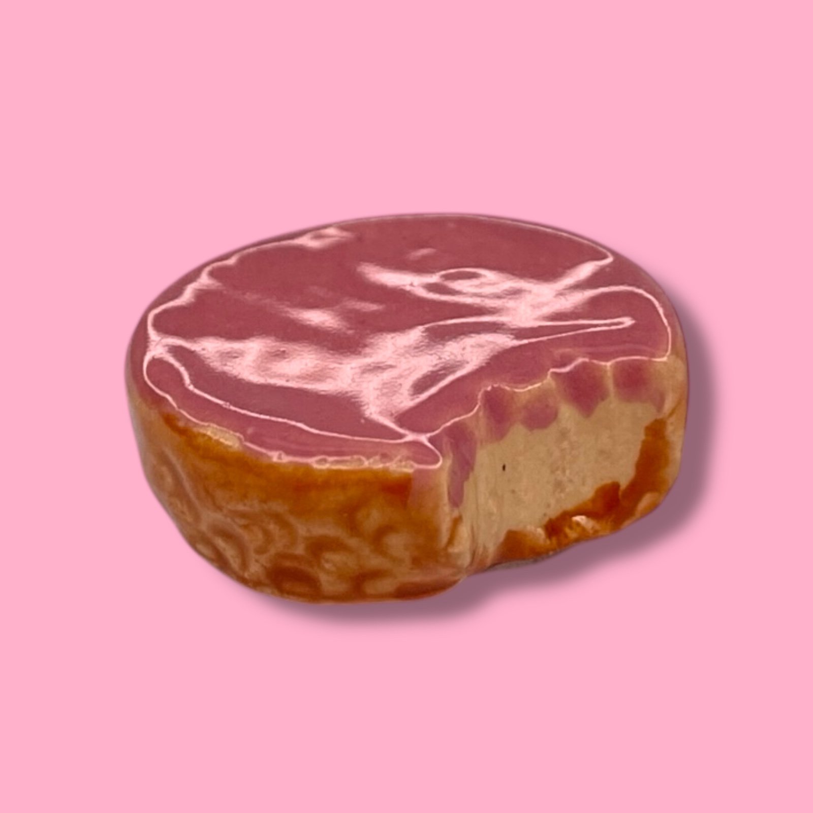 Broche van keramiek: roze koek - 97642 Broche van keramiek: roze koek