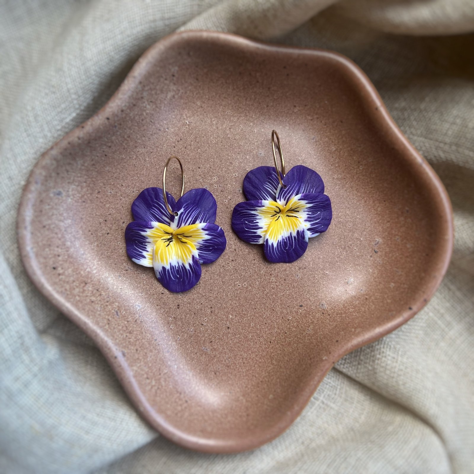 Handgemaakte viooltjes hoepel oorbellen - 97773 Handgemaakte viooltjes hoepel oorbellen