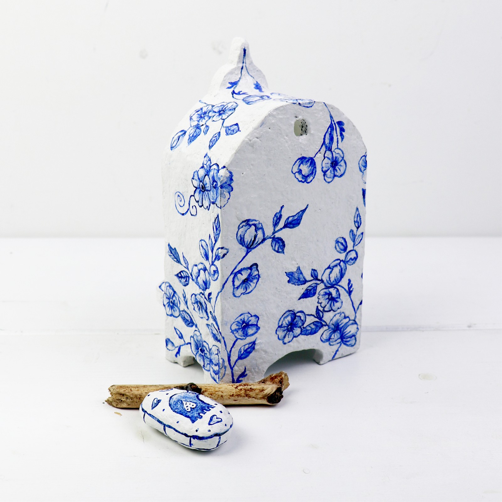 Herinneringskastje Altaar Delfts Blauw geinspireerd met bloemen motief - 94549 Herinneringskastje Altaar Delfts Blauw geinspireerd met bloemen motief