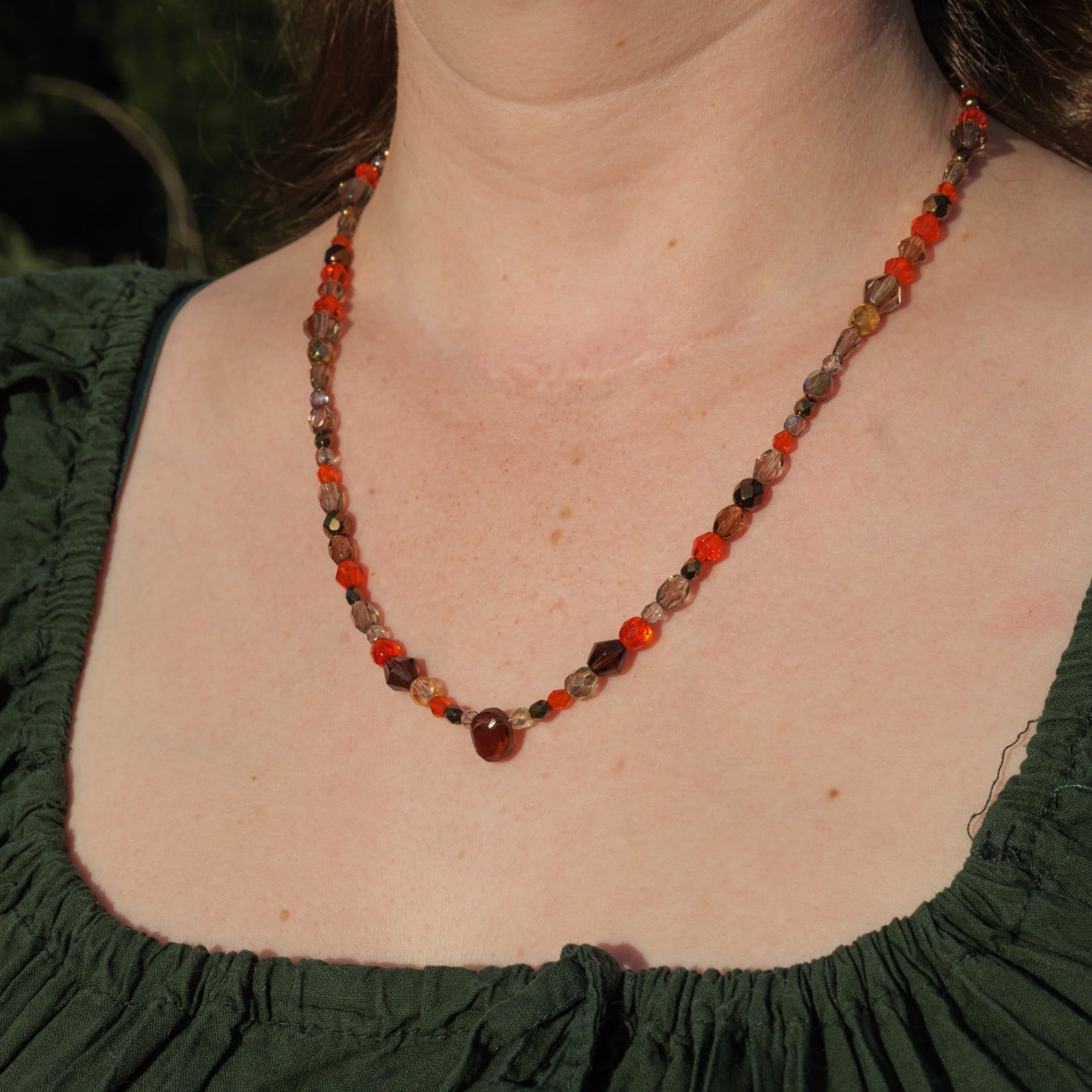 Ketting van oranje en bruine facetkralen - 97133 Ketting van oranje en bruine facetkralen