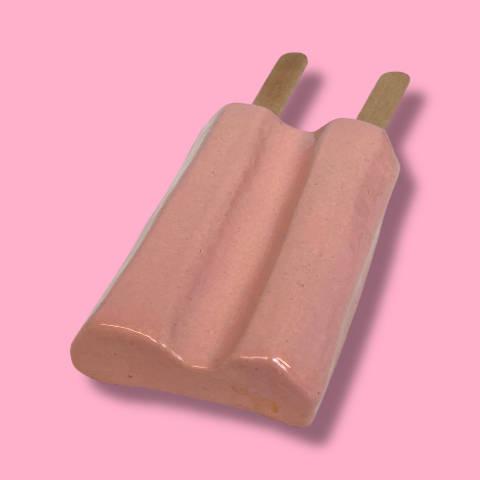 Roze dubbellikker van keramiek