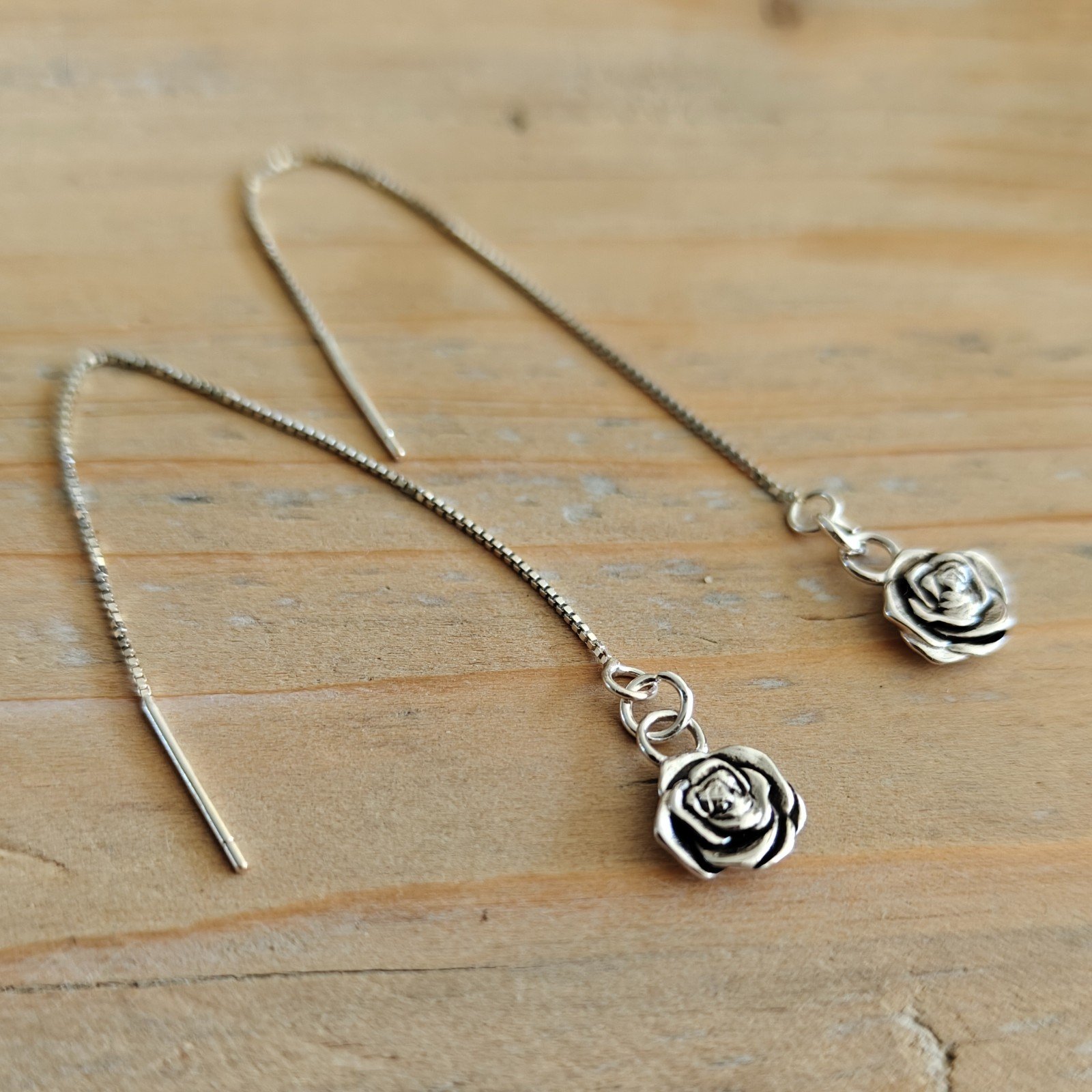 Unieke zilveren ear threads Roosjes