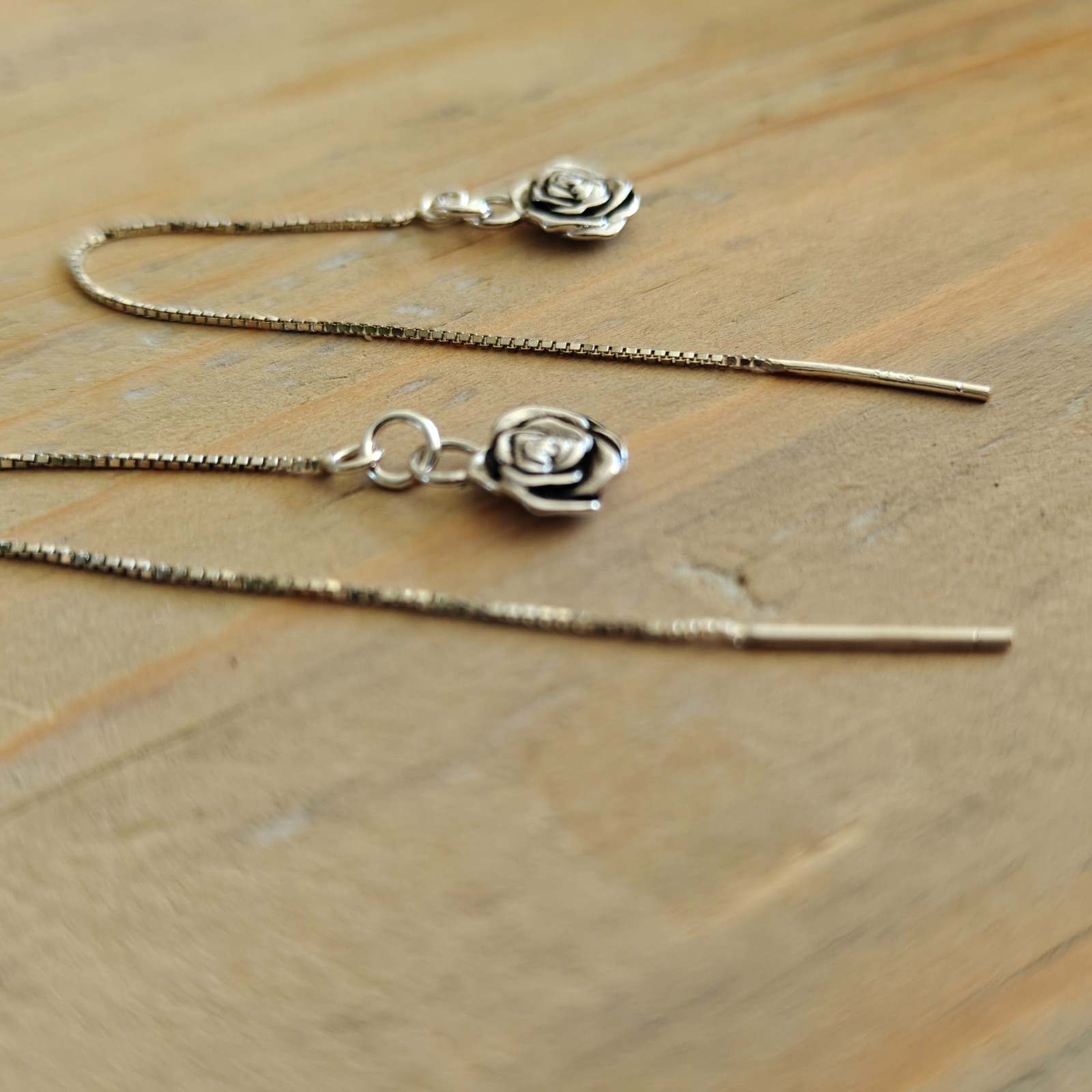 Unieke zilveren ear threads Roosjes