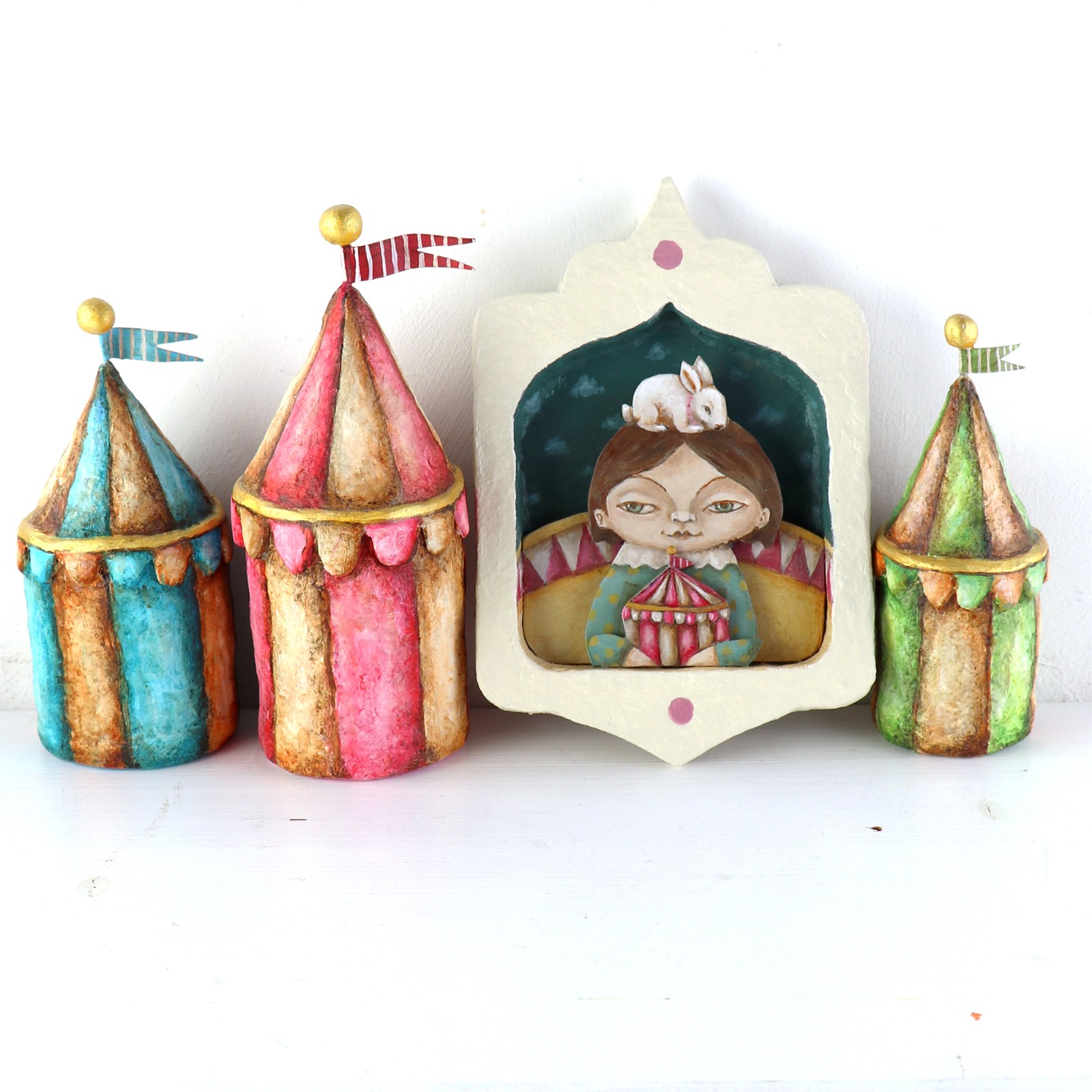 Circusmeisje met Wit Konijn, gelaagde mixed-media schilderij in handg… - 100193 Circusmeisje met Wit Konijn, gelaagde mixed-media schilderij in handgemaakte lijst