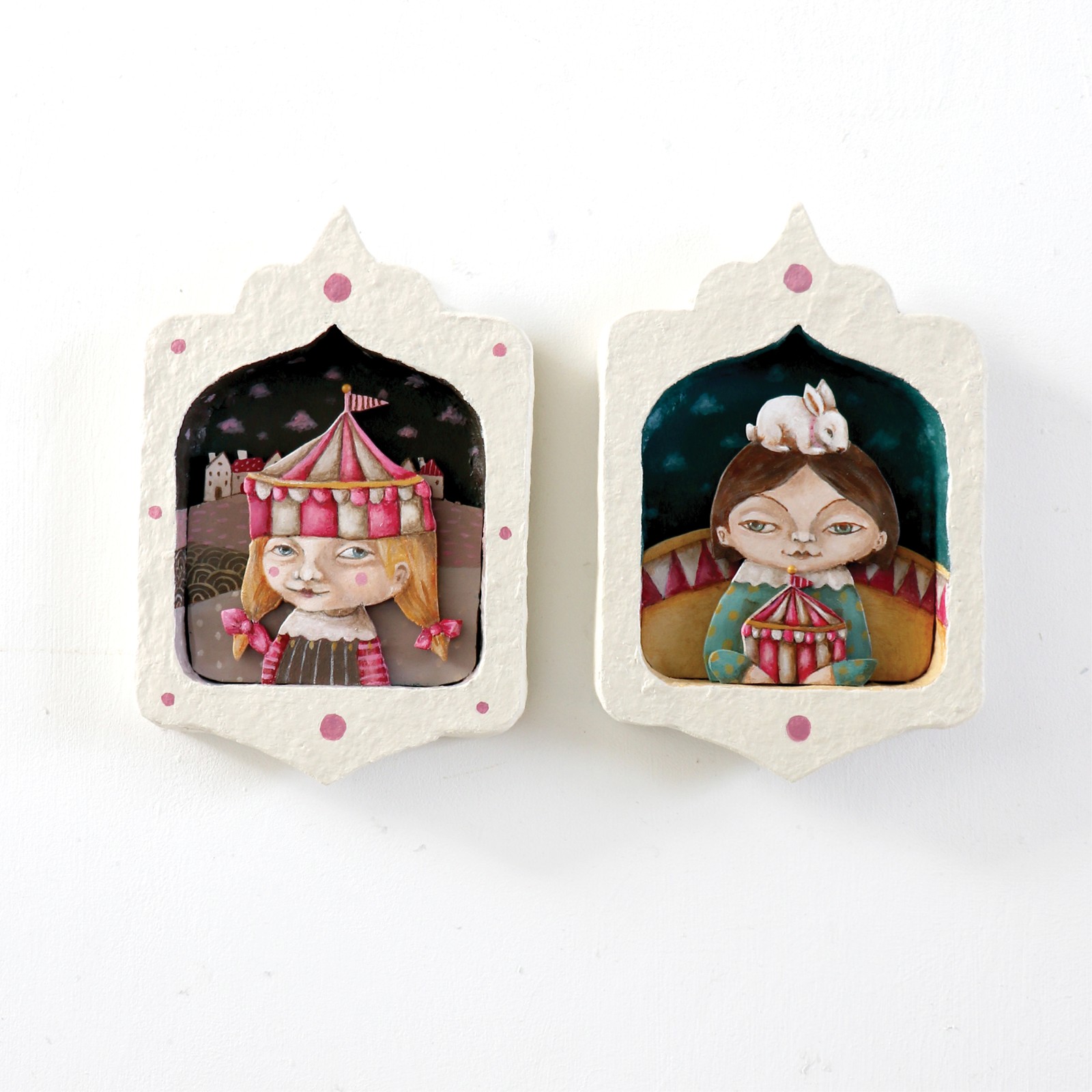 Circusmeisje met Wit Konijn, gelaagde mixed-media schilderij in handg… - 100195 Circusmeisje met Wit Konijn, gelaagde mixed-media schilderij in handgemaakte lijst