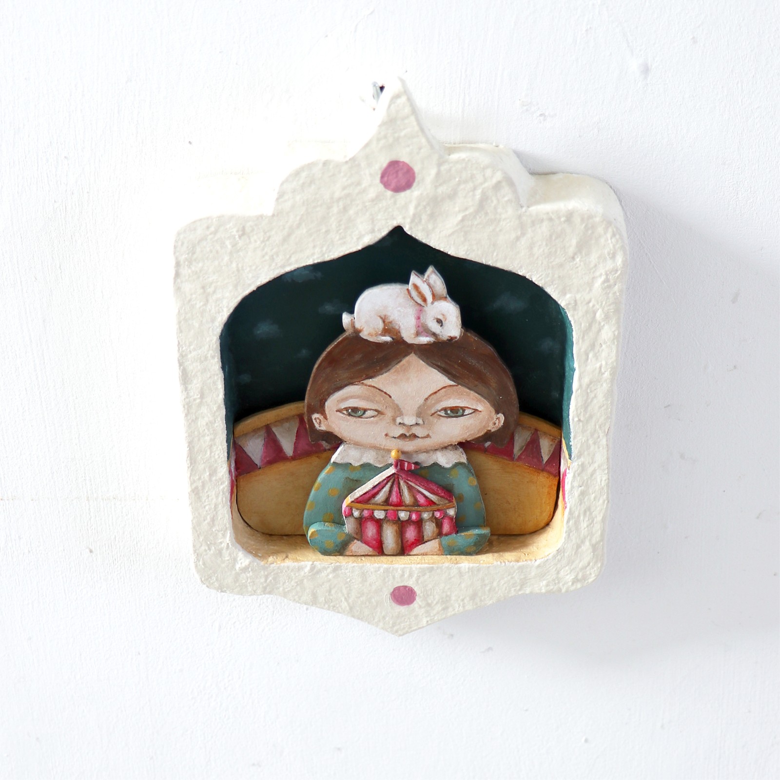 Circusmeisje met Wit Konijn, gelaagde mixed-media schilderij in handg… - 100196 Circusmeisje met Wit Konijn, gelaagde mixed-media schilderij in handgemaakte lijst