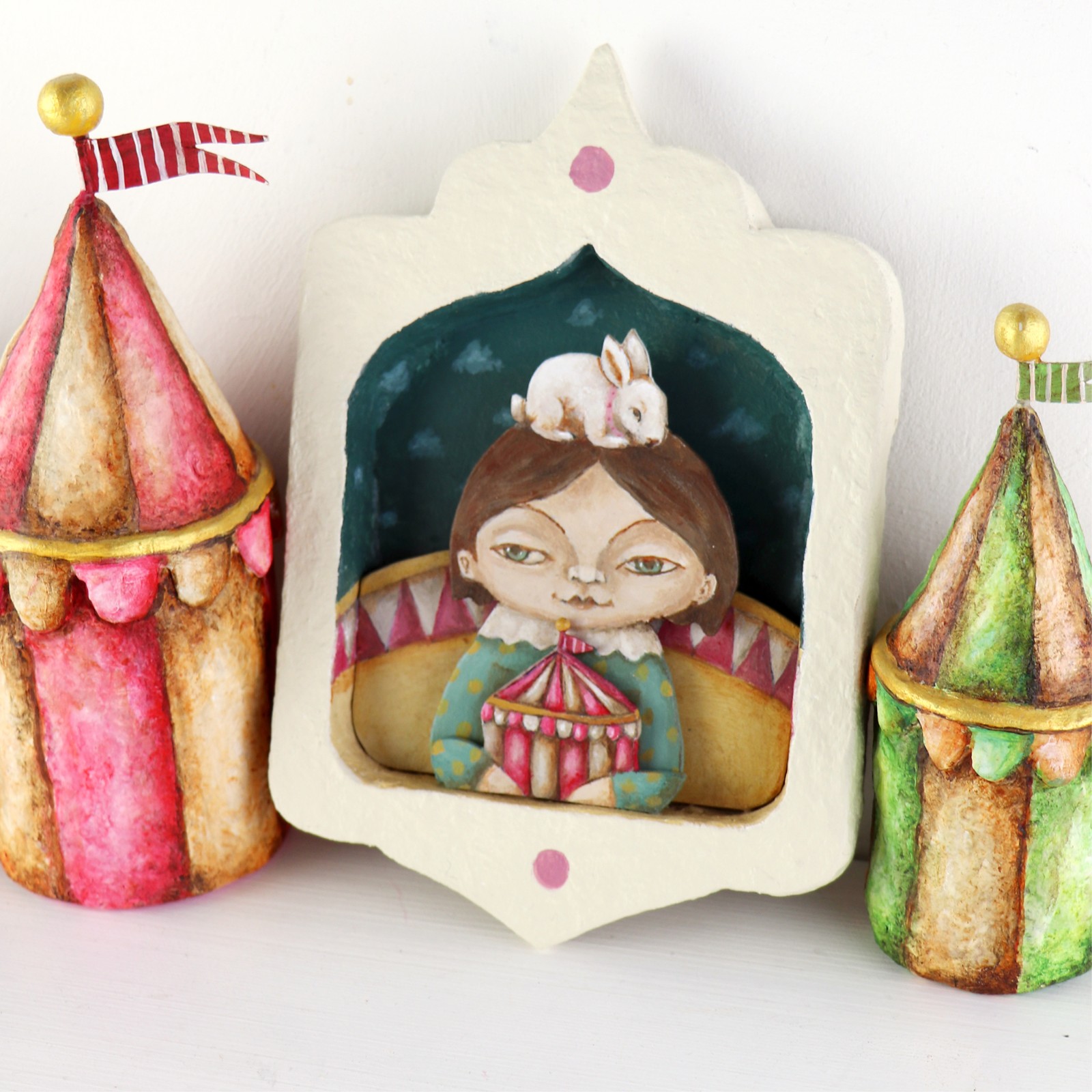 Circusmeisje met Wit Konijn, gelaagde mixed-media schilderij in handg… - 100197 Circusmeisje met Wit Konijn, gelaagde mixed-media schilderij in handgemaakte lijst