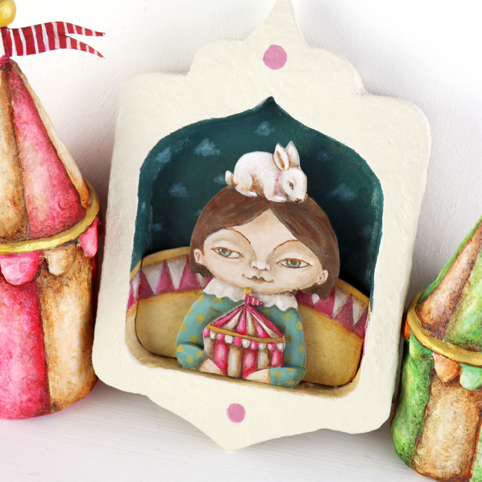 Circusmeisje met Wit Konijn, gelaagde mixed-media schilderij in handg… - 100198 Circusmeisje met Wit Konijn, gelaagde mixed-media schilderij in handgemaakte lijst