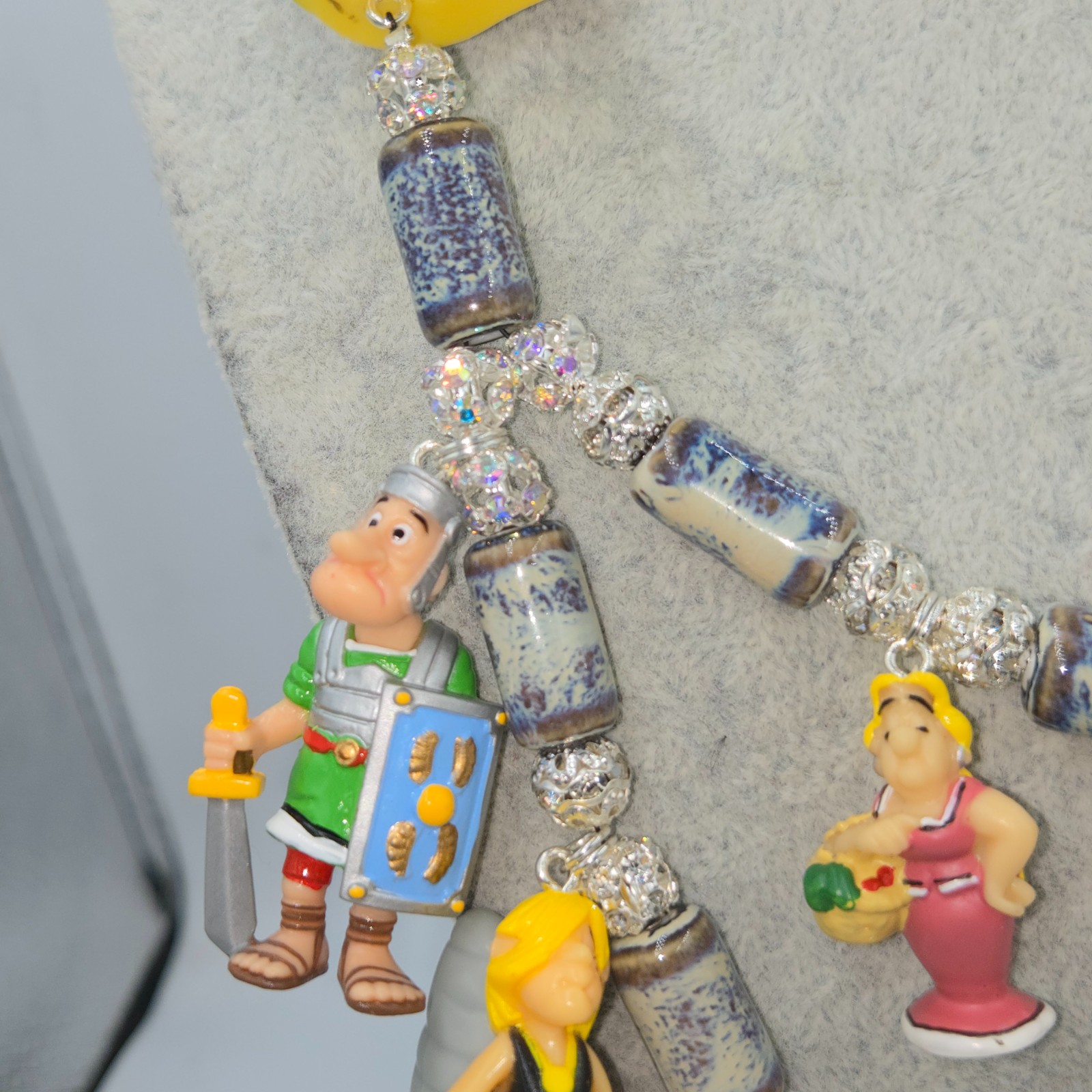 De Galliers ; Asterix & Obelix, een handgemaakte unieke ketting van vintage figuurtjes