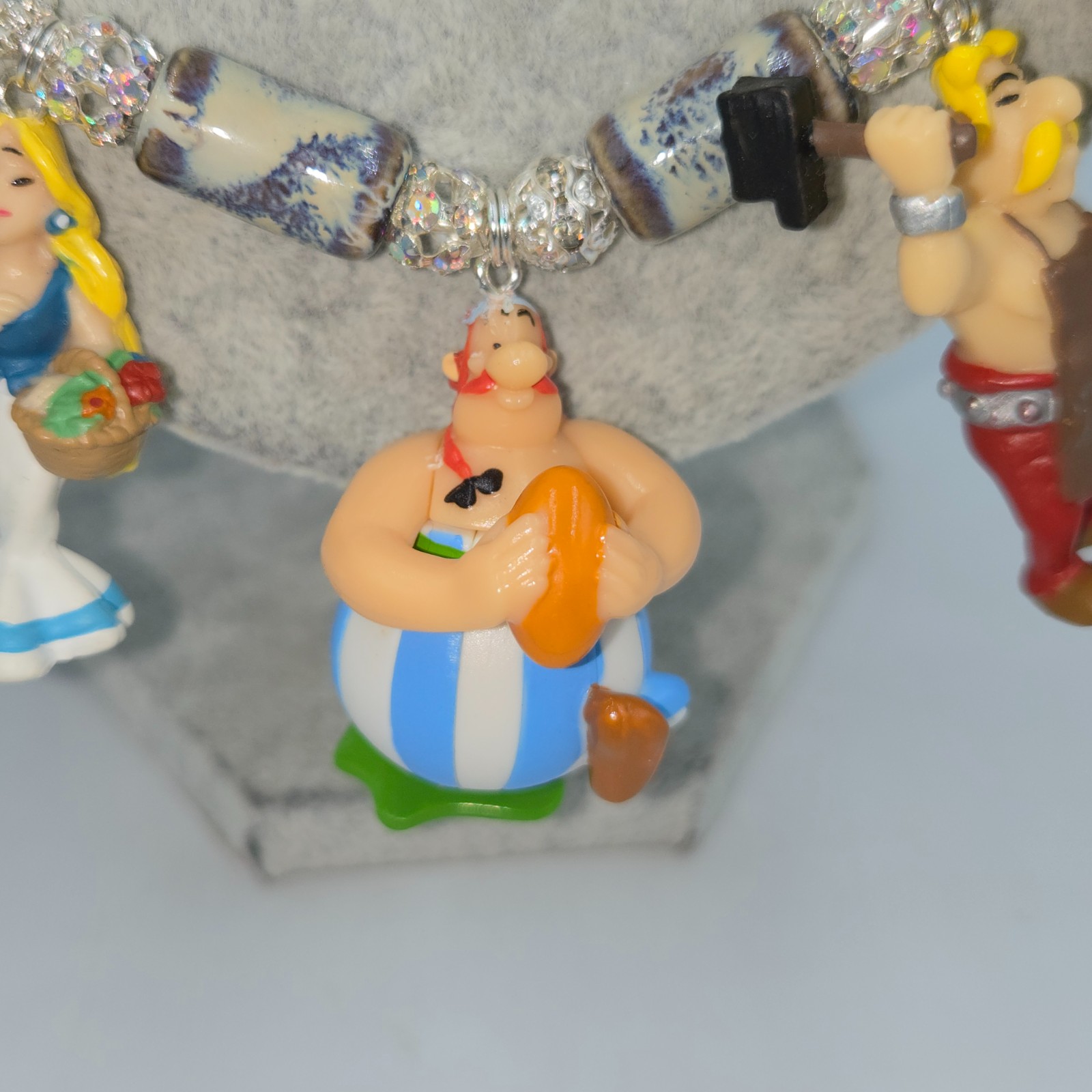 De Galliers ; Asterix & Obelix, een handgemaakte unieke ketting van vintage figuurtjes