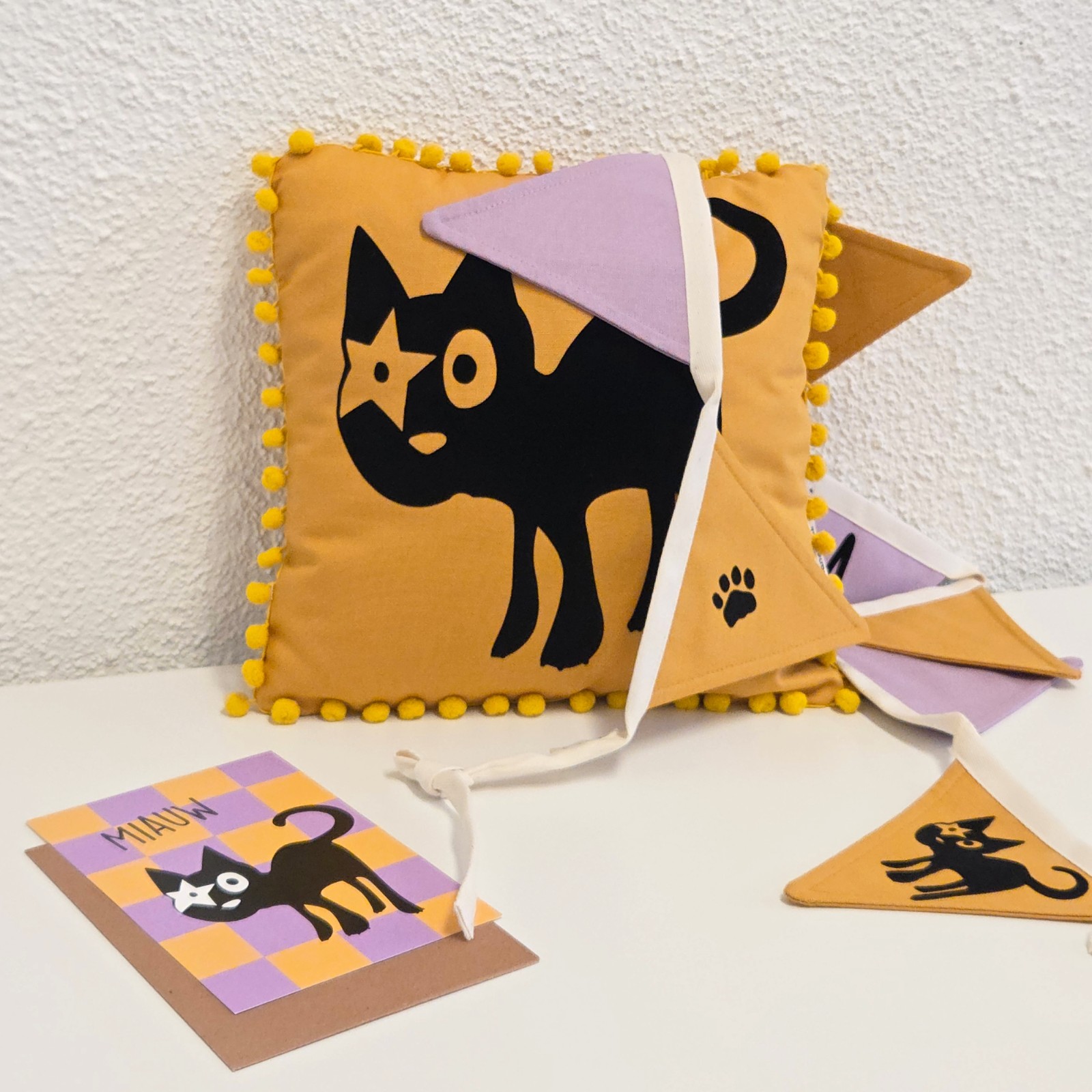 Handgemaakte decoratie-/ cadeauset met Hoshi de Kat | 2-delig met gra… - 98362 Handgemaakte kinderkamer decoratie-/ cadeauset met Hoshi de Kat | 2-delig met gratis kaart!