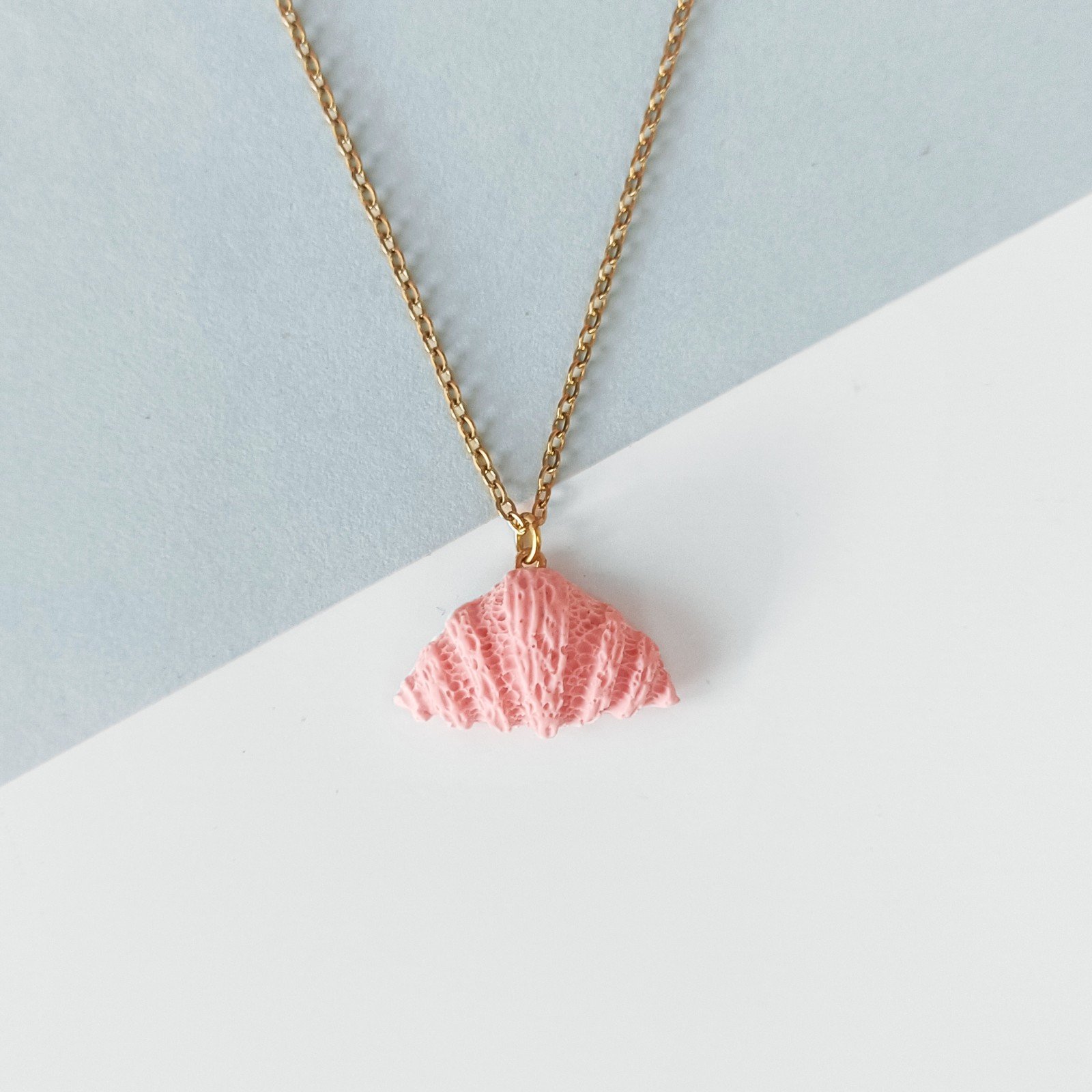 Ketting met met roze croissant - 99962 Ketting met met roze croissant