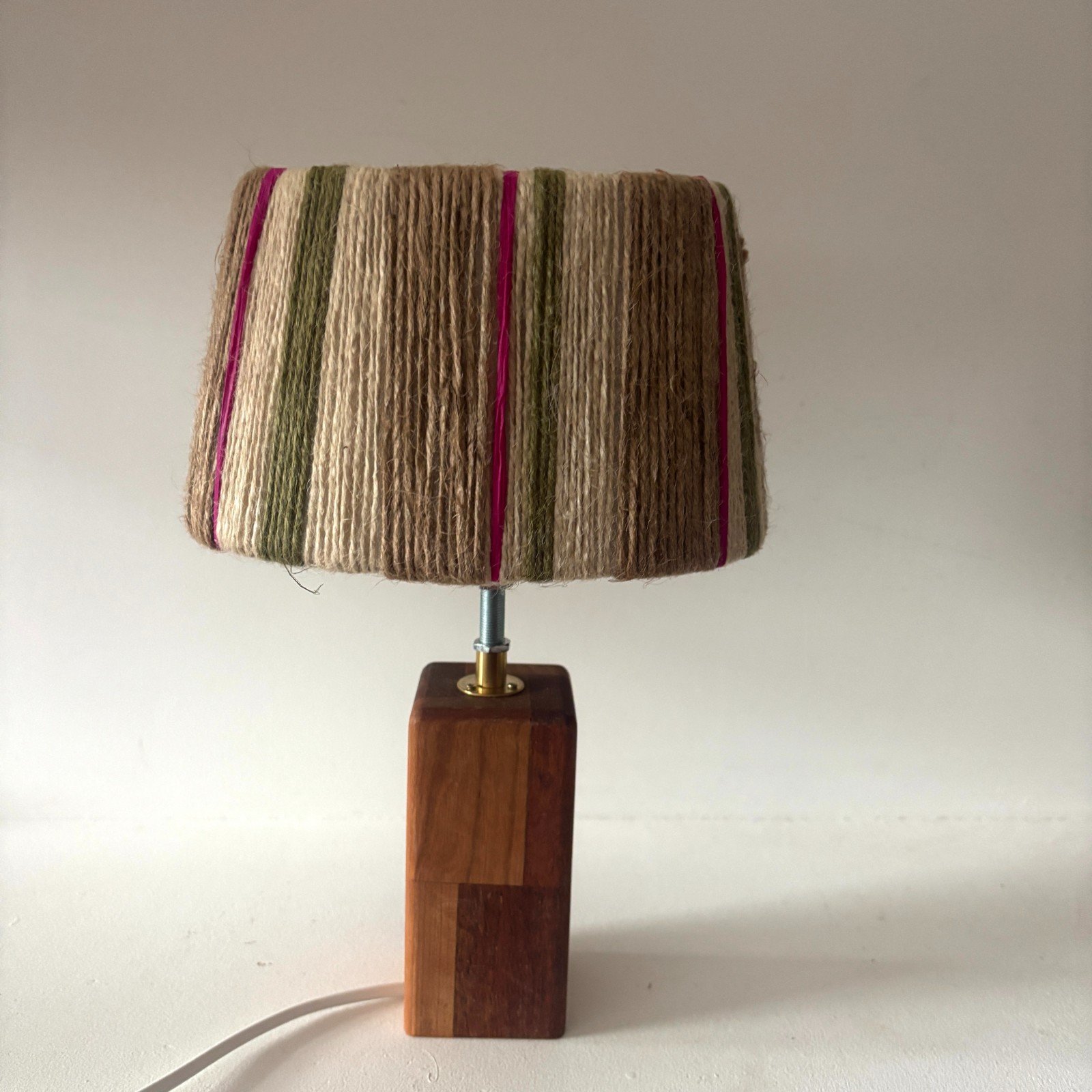 Leuk lampje voor de donkere dagen met fluor rose detail - 100735 Leuk lampje voor de donkere dagen met fluor rose detail