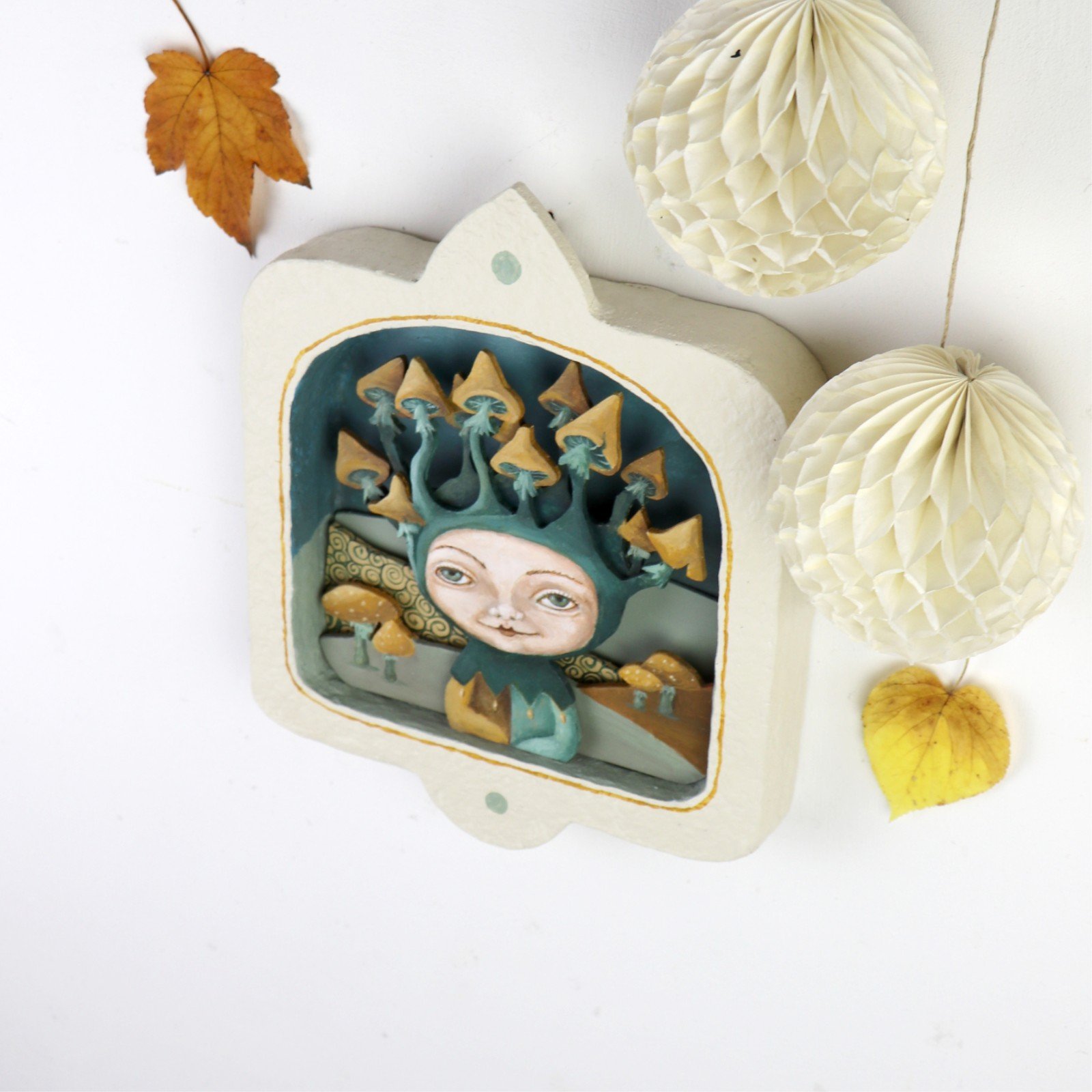 Muur Diorama met Fantasie Figuur Paddenstoelen in Warme Aardtinten 3D… - 99411 Muur Diorama met Fantasie Figuur Paddenstoelen in Warme Aardtinten 3D effect