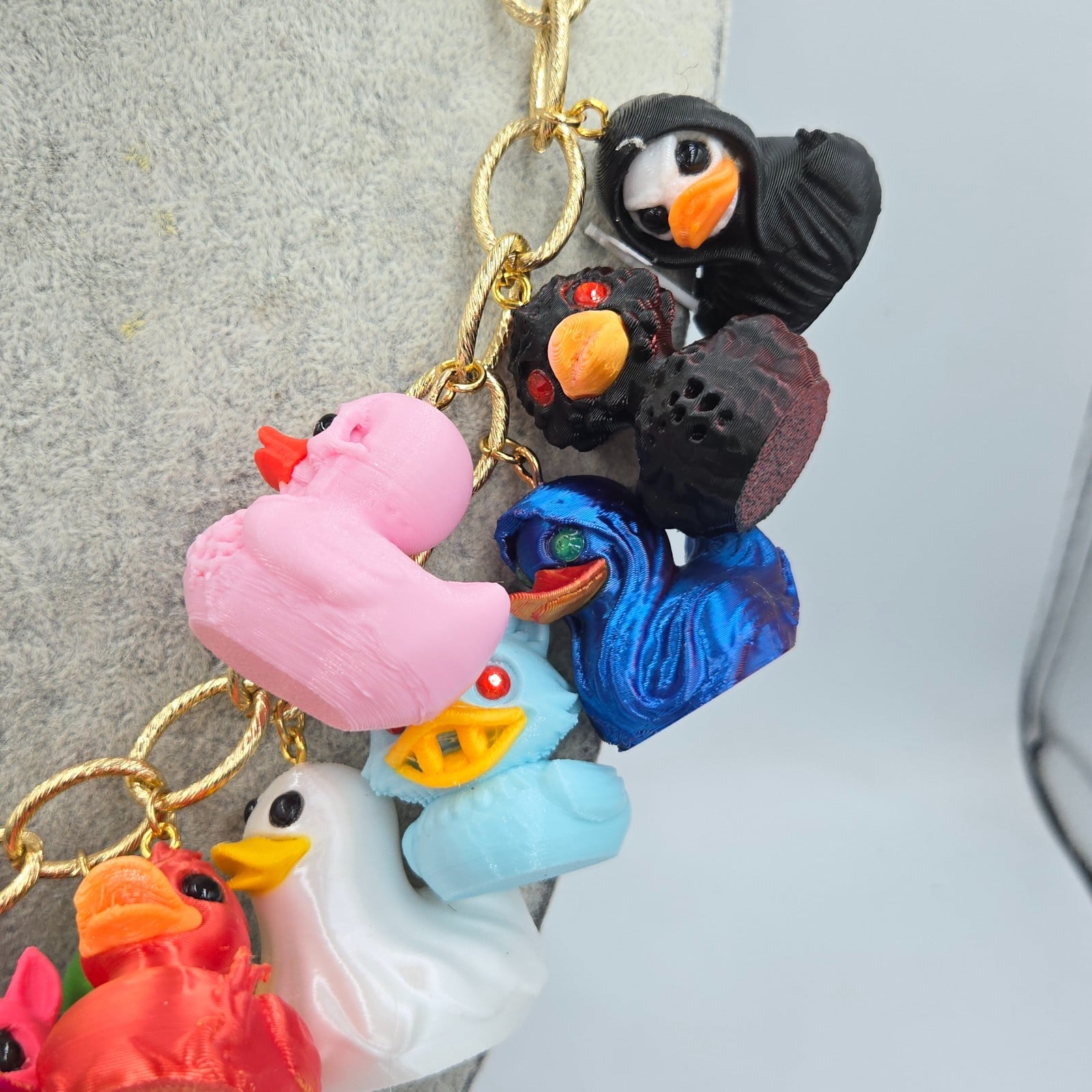 Rode en Zwarte duivels eendjes ; Een musthave voor de echte Halloween… - 99678 Coole Ketting met Terror eendjes ; Een musthave voor de echte Halloween-fank