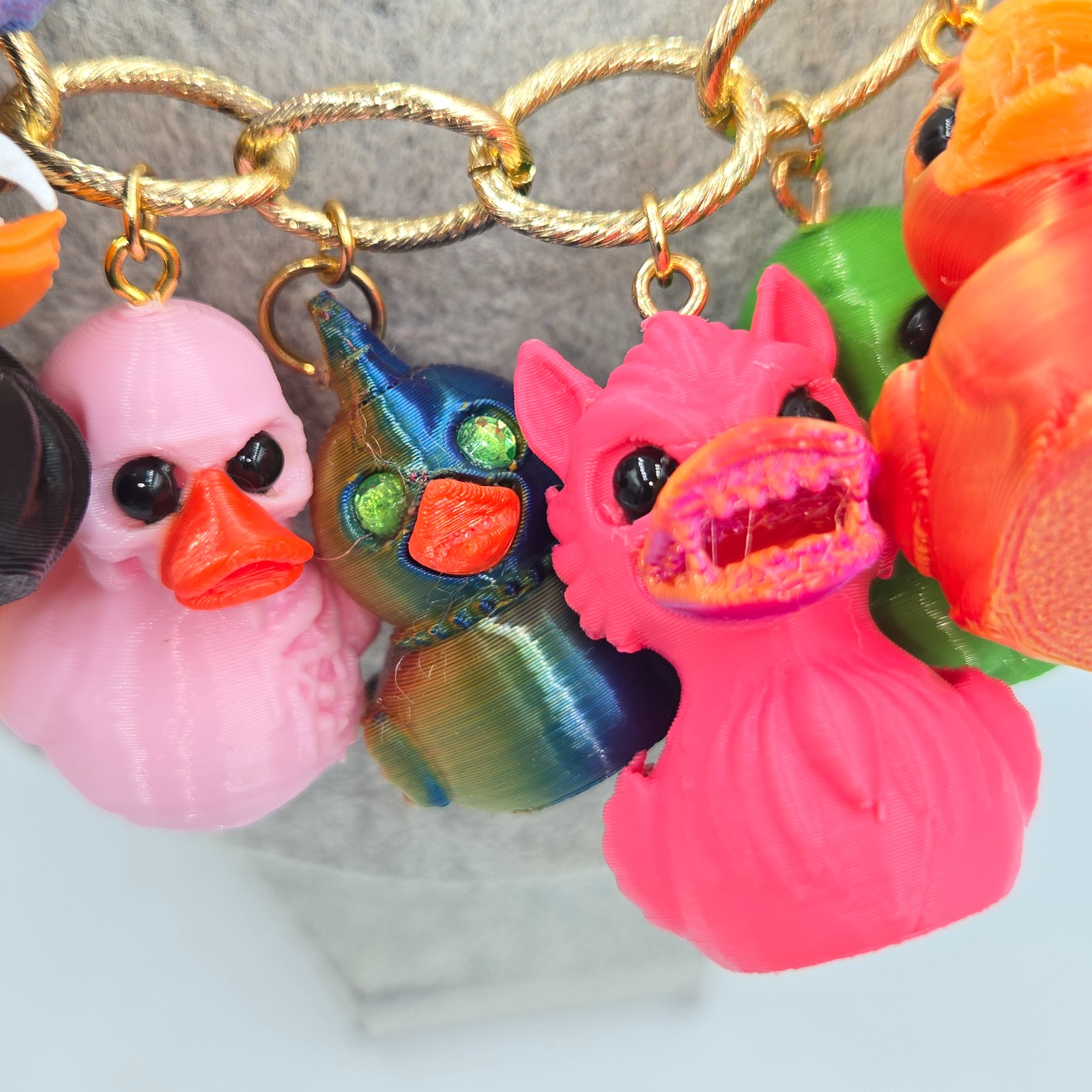 Rode en Zwarte duivels eendjes ; Een musthave voor de echte Halloween… - 99680 Coole Ketting met Terror eendjes ; Een musthave voor de echte Halloween-fank