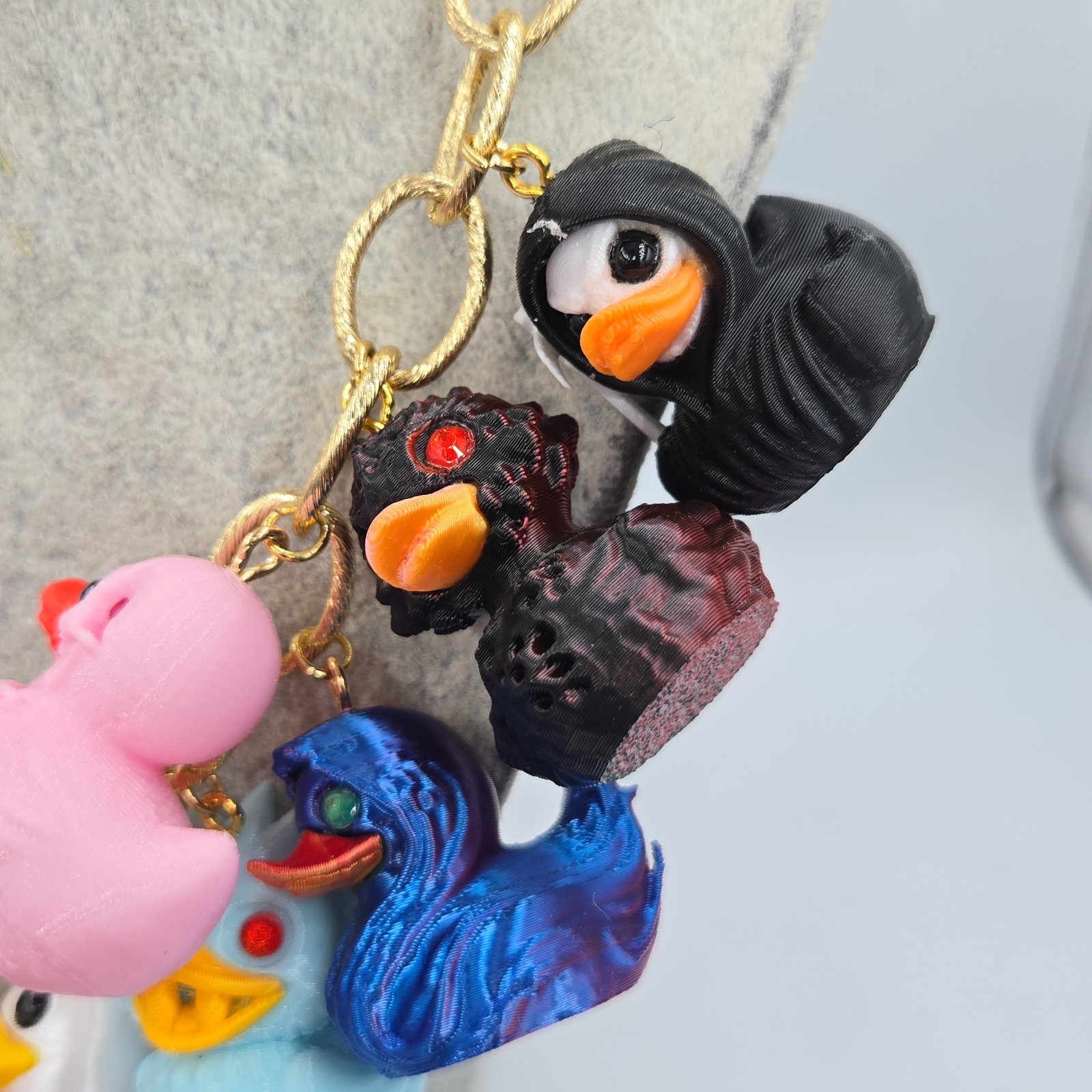 Rode en Zwarte duivels eendjes ; Een musthave voor de echte Halloween… - 99683 Coole Ketting met Terror eendjes ; Een musthave voor de echte Halloween-fank