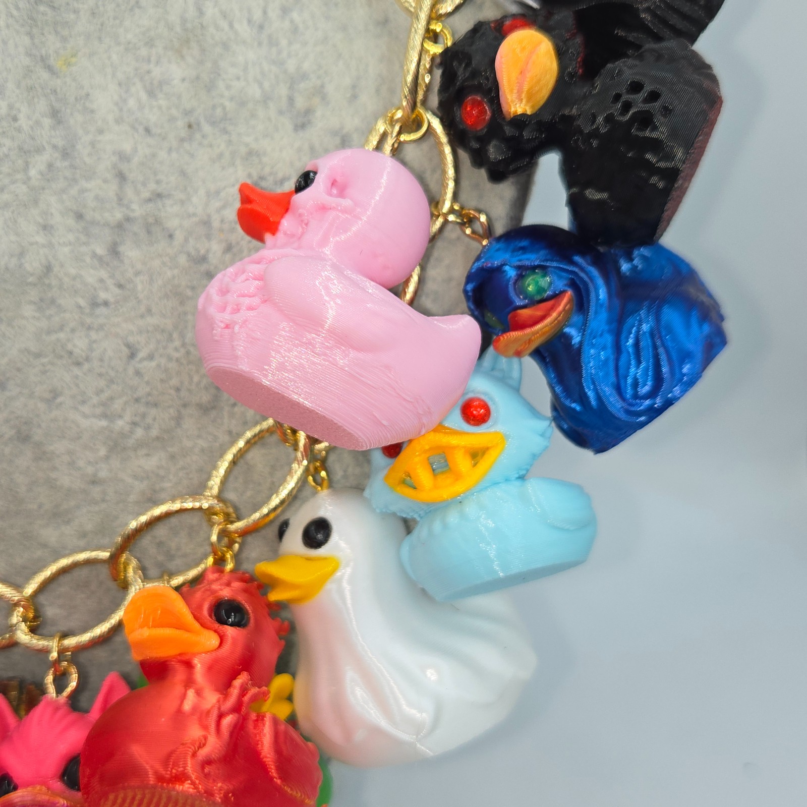 Rode en Zwarte duivels eendjes ; Een musthave voor de echte Halloween… - 99684 Coole Ketting met Terror eendjes ; Een musthave voor de echte Halloween-fank