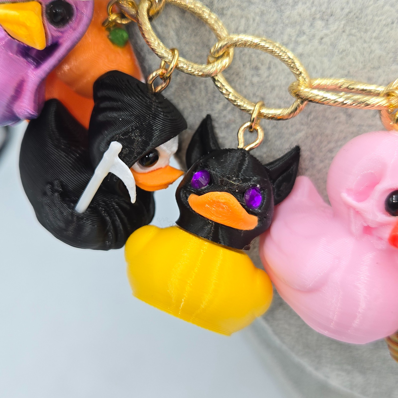 Rode en Zwarte duivels eendjes ; Een musthave voor de echte Halloween… - 99685 Coole Ketting met Terror eendjes ; Een musthave voor de echte Halloween-fank