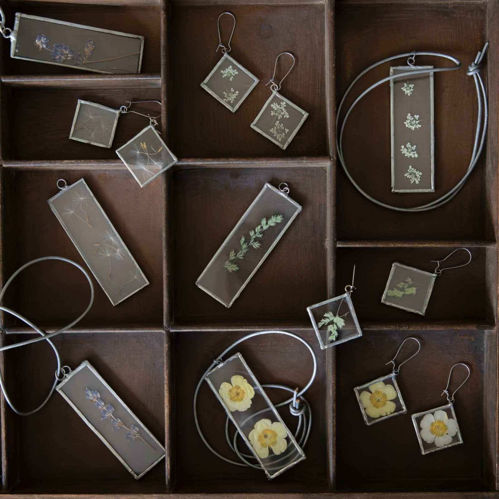 Sieradenset echte bloemen in Glas in lood/Tiffany. Hanger en oorhange… - 98842 Sieradenset echte bloemen in Glas in lood/Tiffany. Hanger en oorhangers