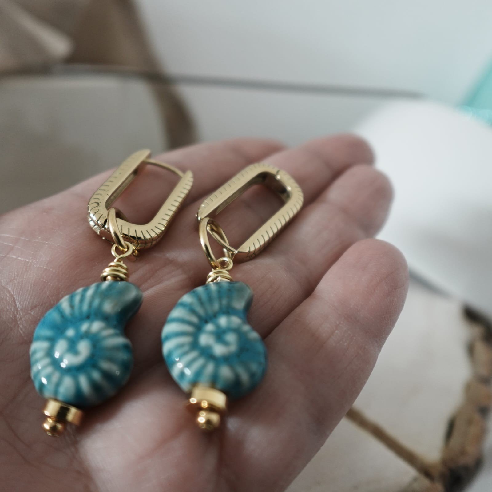 Blue Ceramic Ammonite Fossil Drop Earrings - 104180 Blauwe Ceramic ammoniet fossiele oorbellen