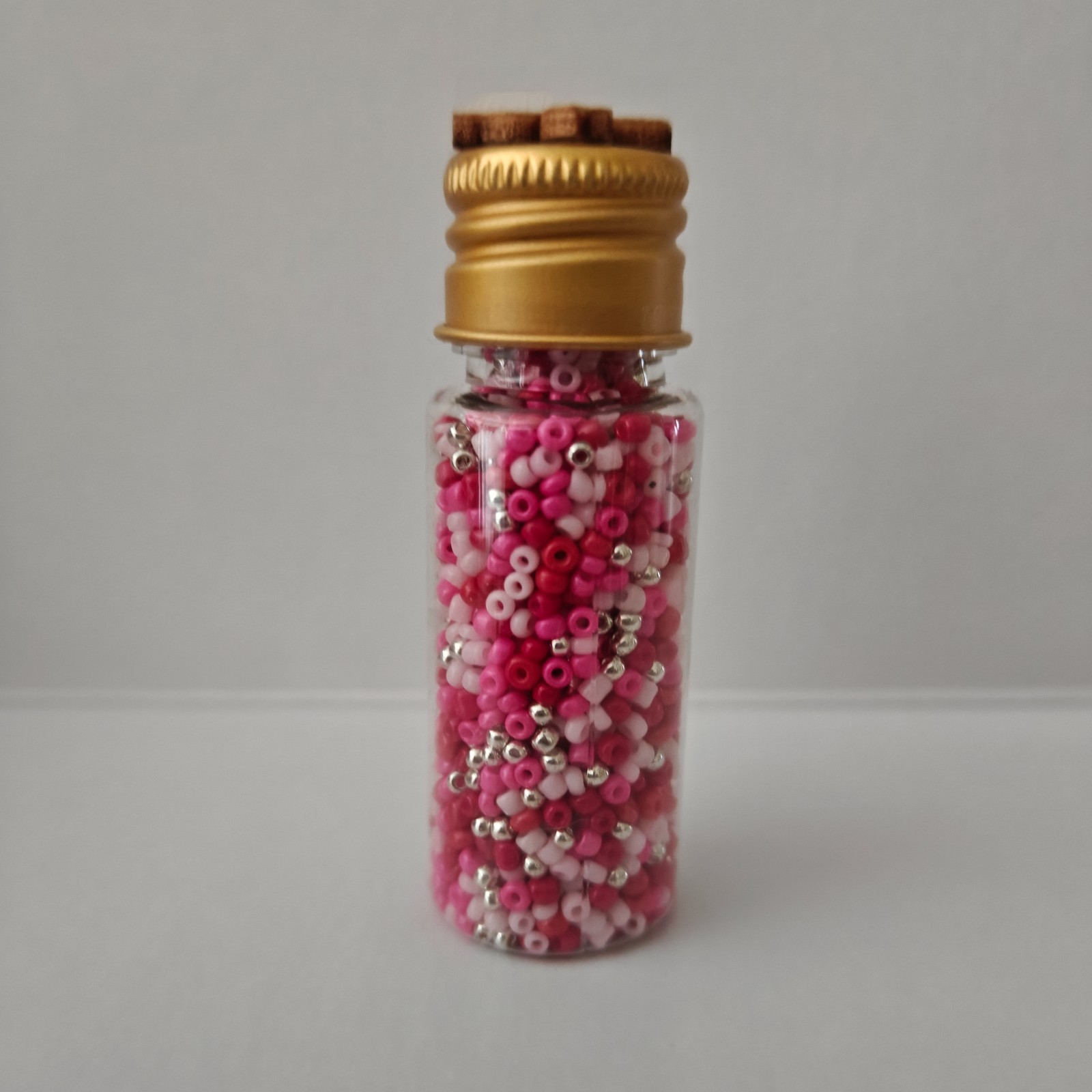 Flesjes gevuld met 2mm rocailles (partij 1)