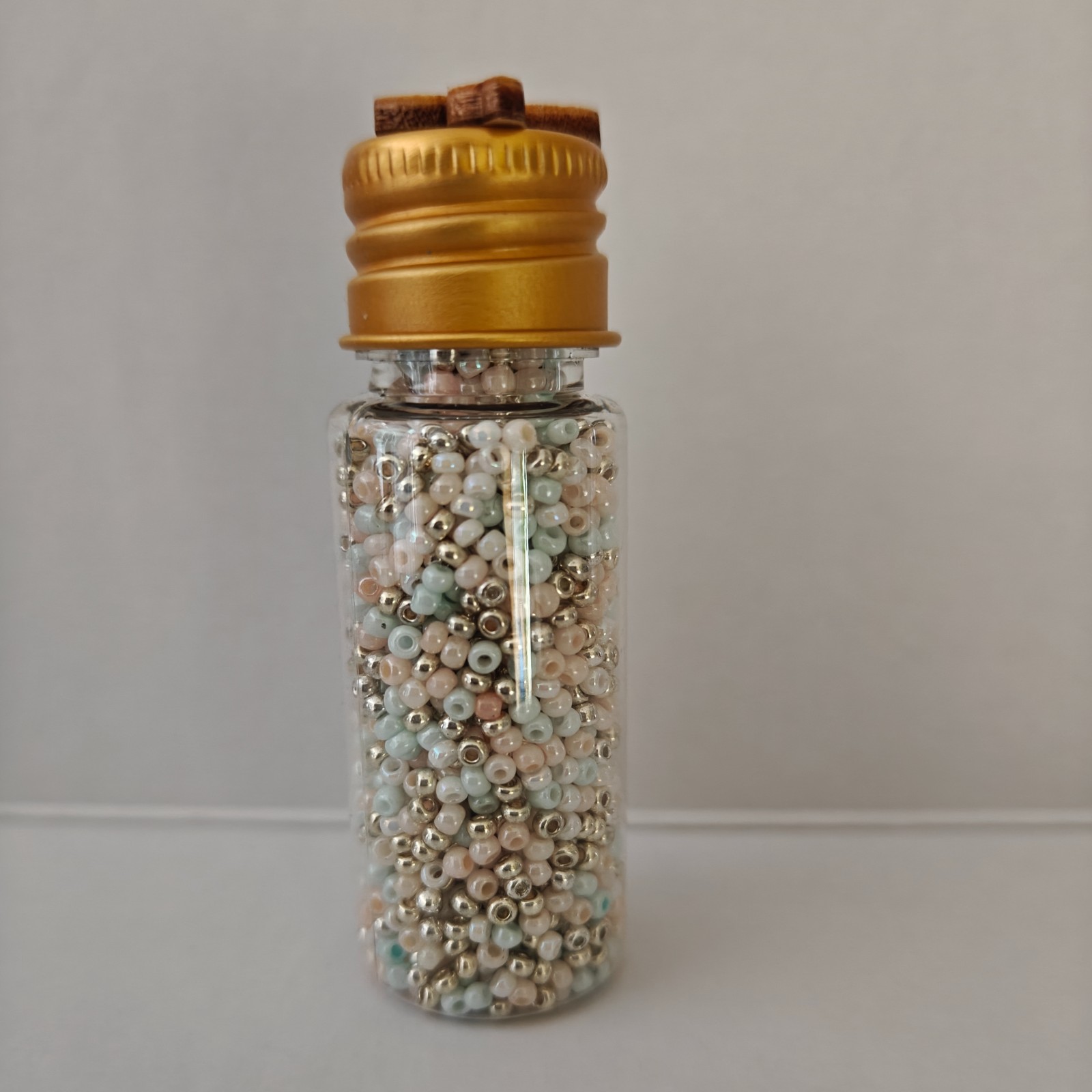 Flesjes gevuld met 2mm rocailles (partij 1)