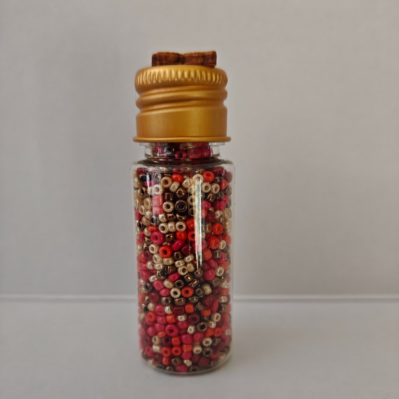 Flesjes gevuld met 2mm rocailles (partij 1)