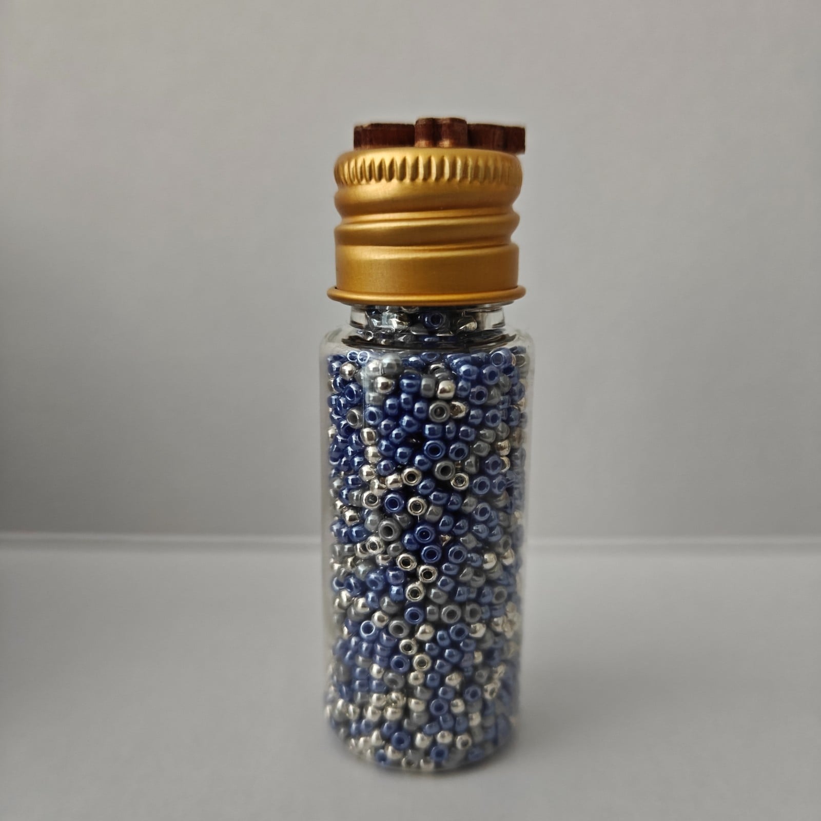 Flesjes gevuld met 2mm rocailles (partij 1)