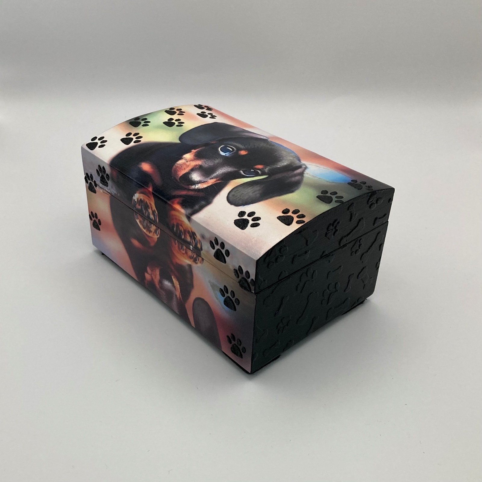 Handgedecoreerde bamboe sieradendoos ‘Another Happy Puppy’’