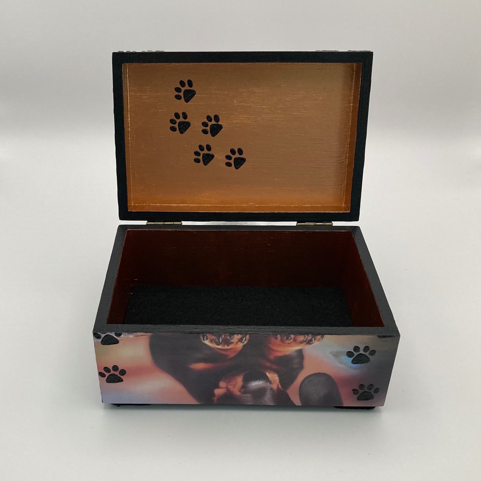 Handgedecoreerde bamboe sieradendoos ‘Another Happy Puppy’’