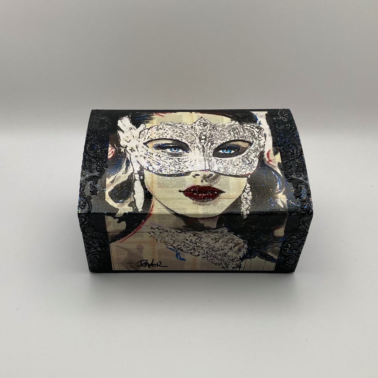 Handgedecoreerde bamboe sieradendoos ‘Masquerade’