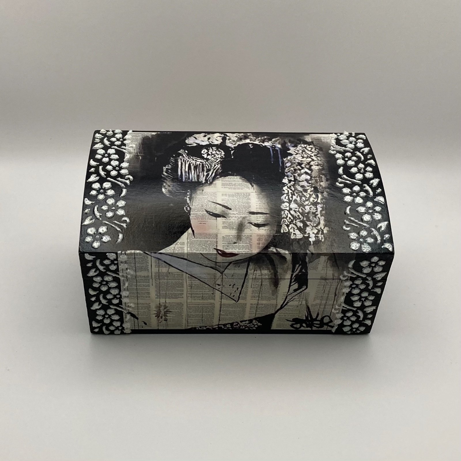 Handgedecoreerde houten sieradendoos ‘Geisha’ - 101870 Handgedecoreerde houten sieradendoos ‘Geisha’