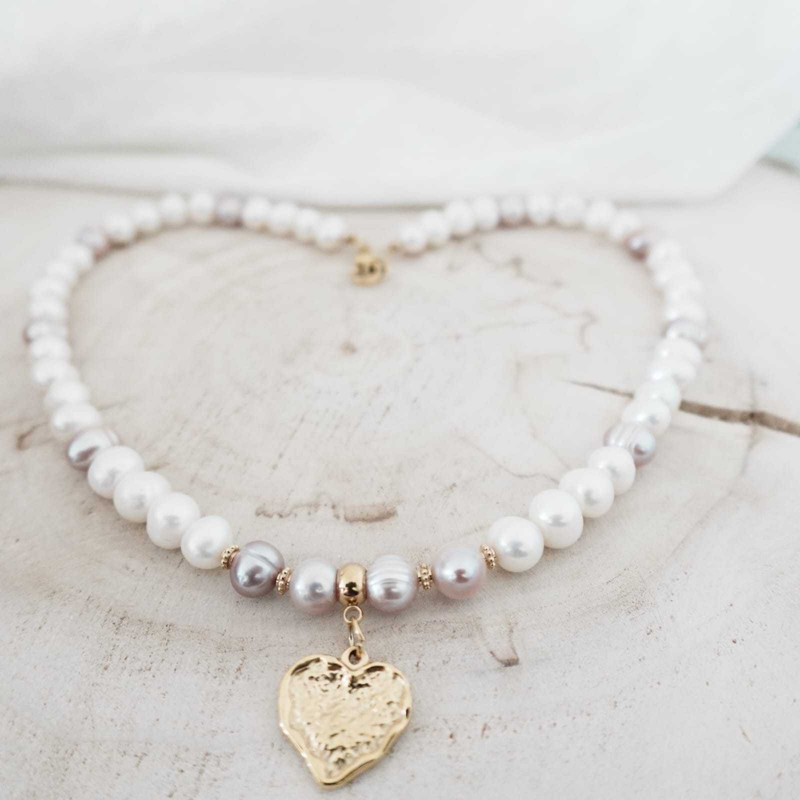 Parelketting met hartbedel