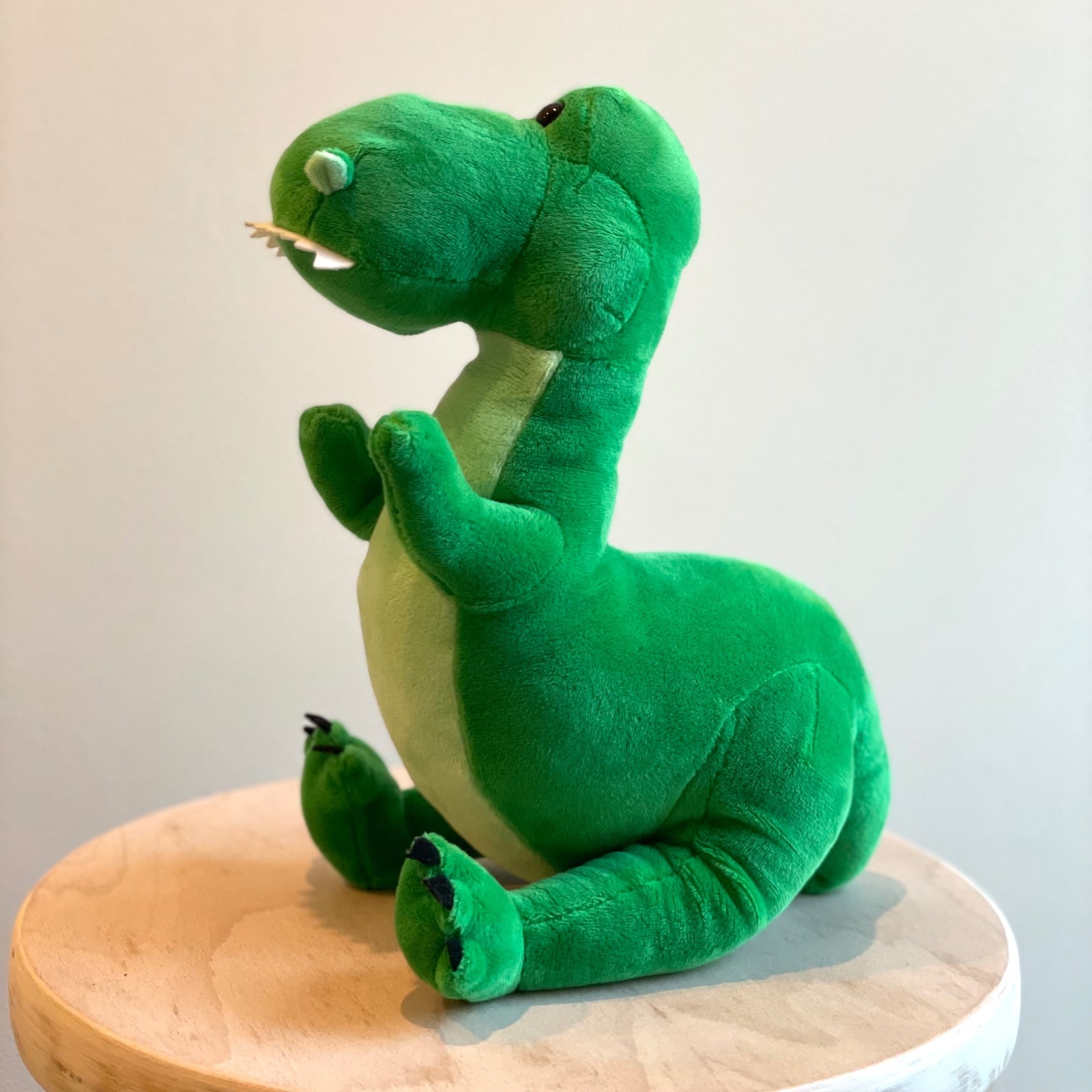 Pre-Loved knuffel dino Stijn, knuffeldier, dinosaurus