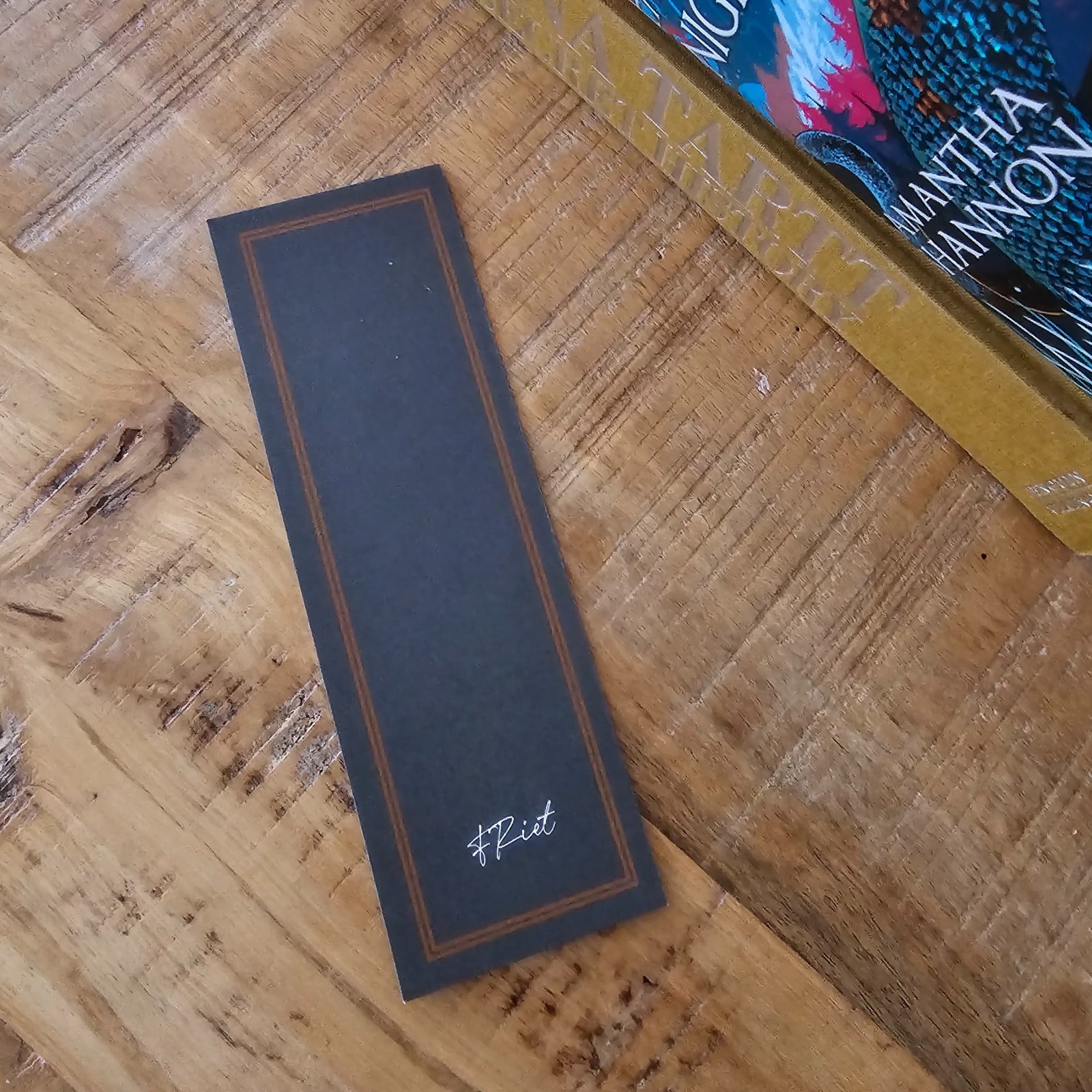 Griekse vaas - boekenlegger met bronsfolie