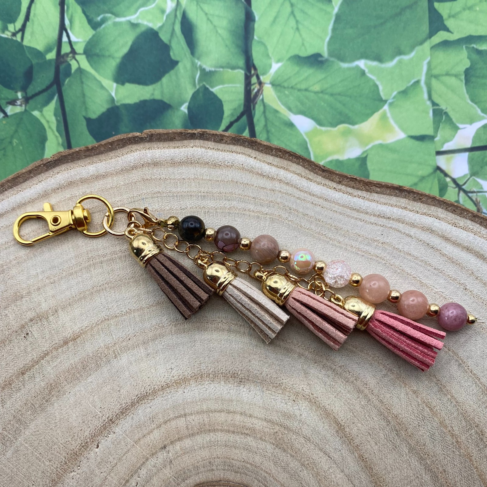 Handgemaakte bag charm met kralen en kwastjes - HG30070