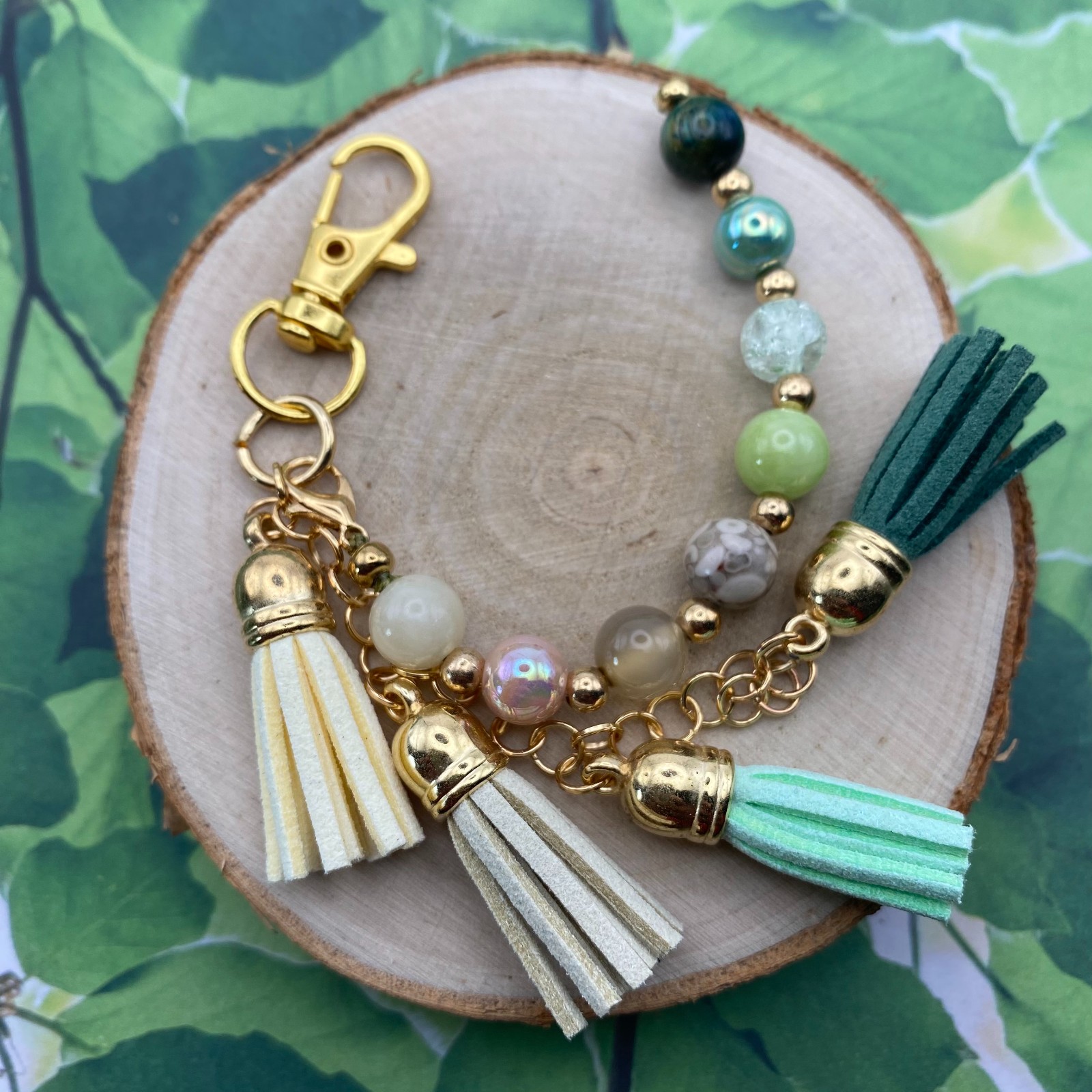 Handgemaakte bag charm met kralen en kwastjes - HG70076