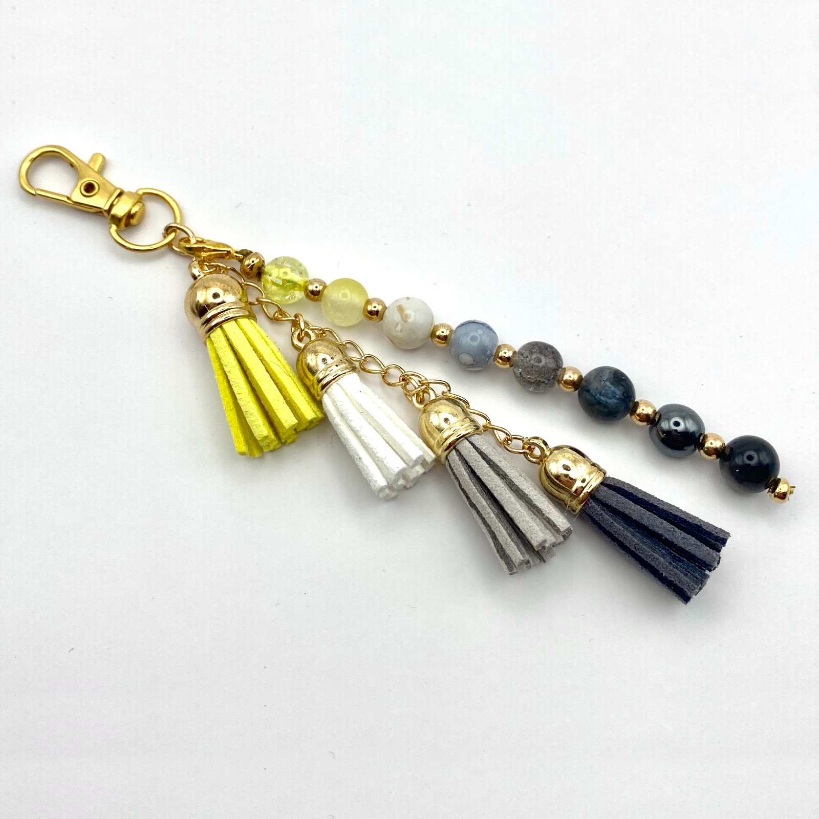 Handgemaakte bag charm met kralen en kwastjes - HG80078