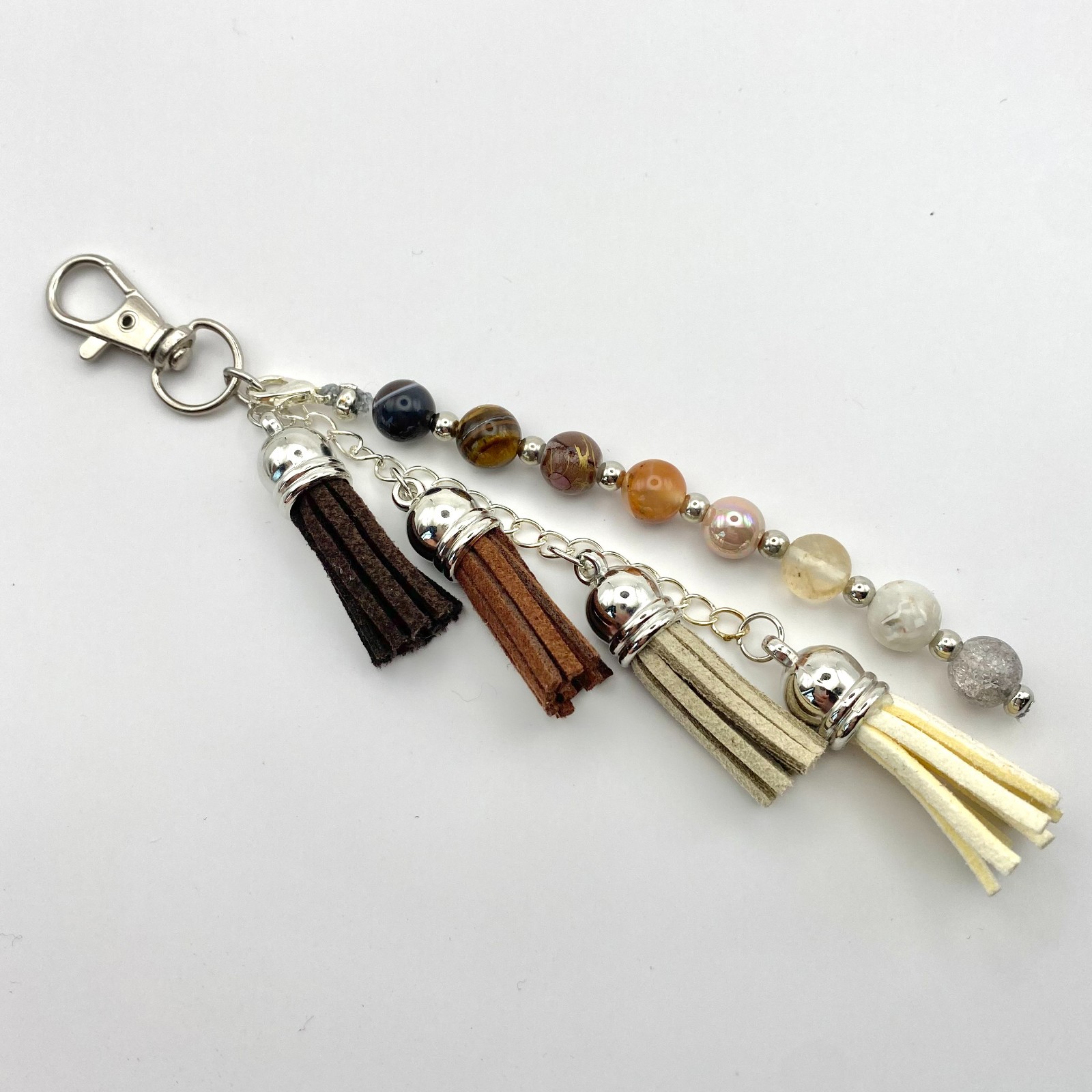 Handgemaakte bag charm met kralen en kwastjes - HZ10082