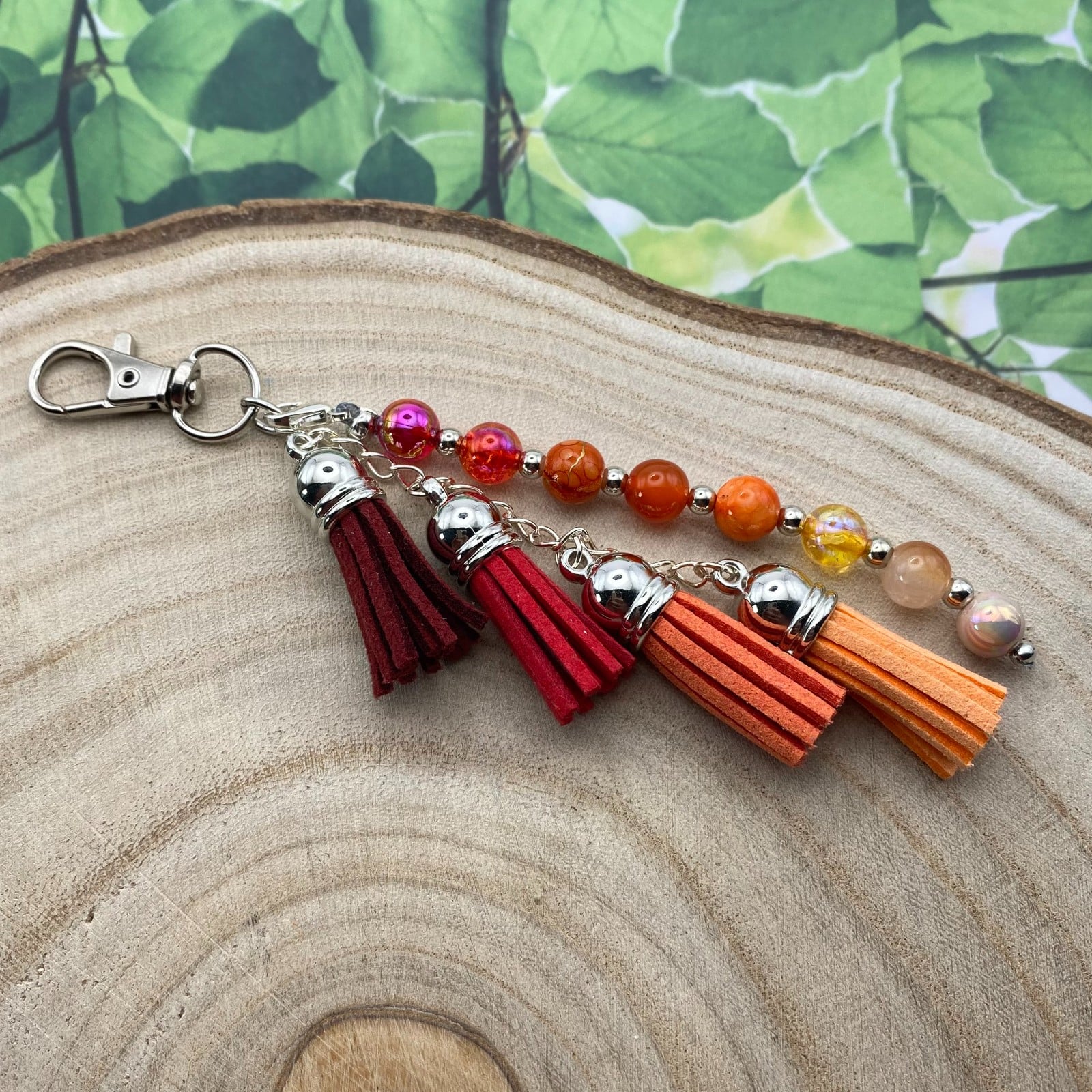 Handgemaakte bag charm met kralen en kwastjes - HZ20086 - 107880 Handgemaakte bag charm met kralen en kwastjes - HZ20086