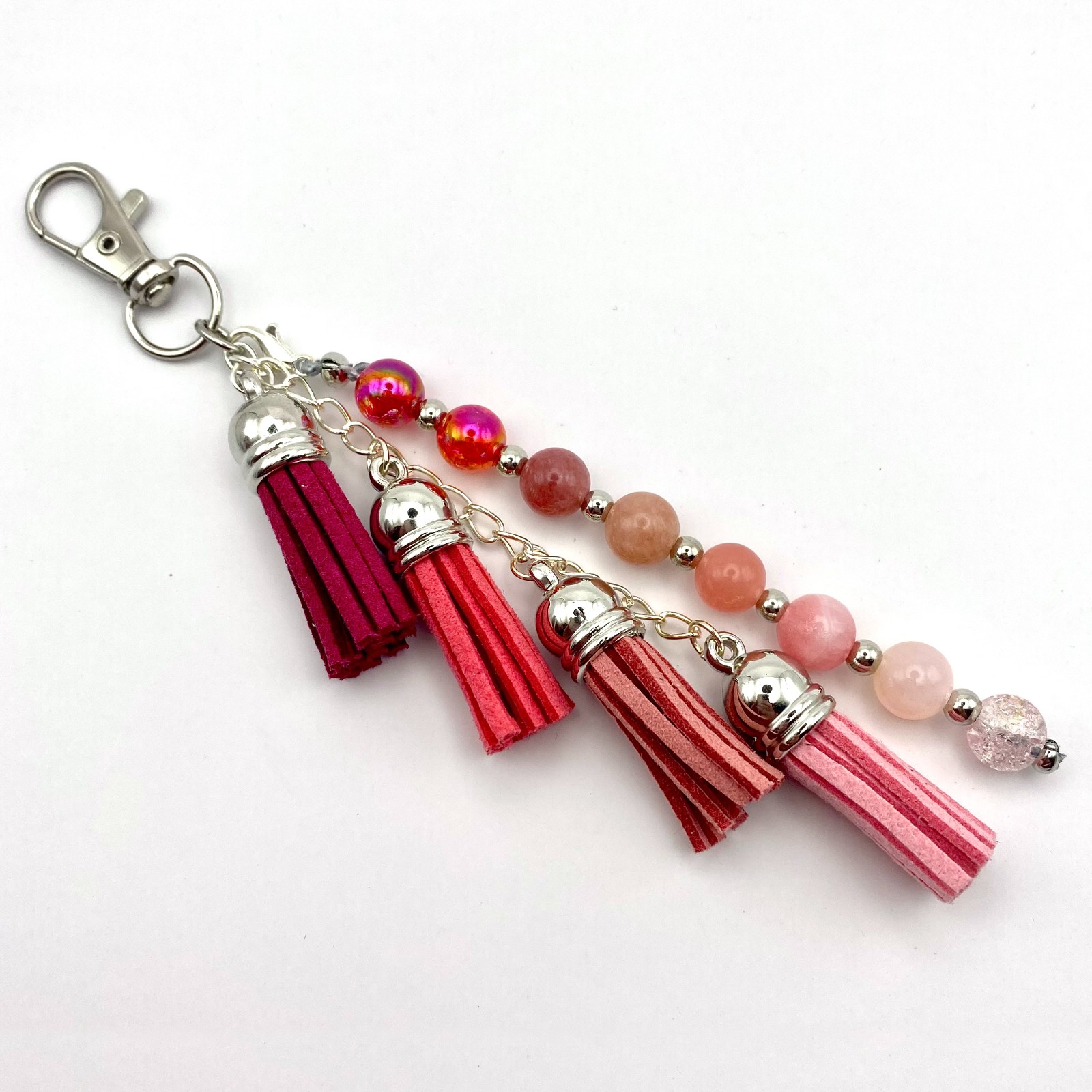 Handgemaakte bag charm met kralen en kwastjes - HZ30090 - 107894 Handgemaakte bag charm met kralen en kwastjes - HZ30090